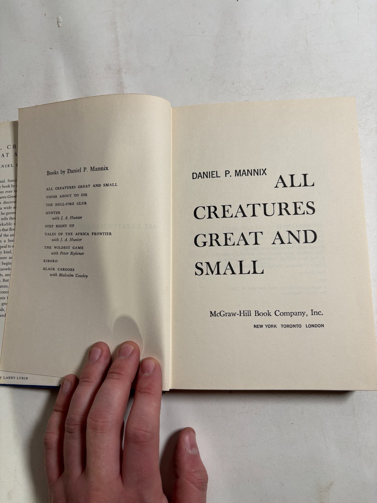 All Creatures Great and Small by Daniel P. Mannix, 1963 McGraw-Hill, Veterinaria