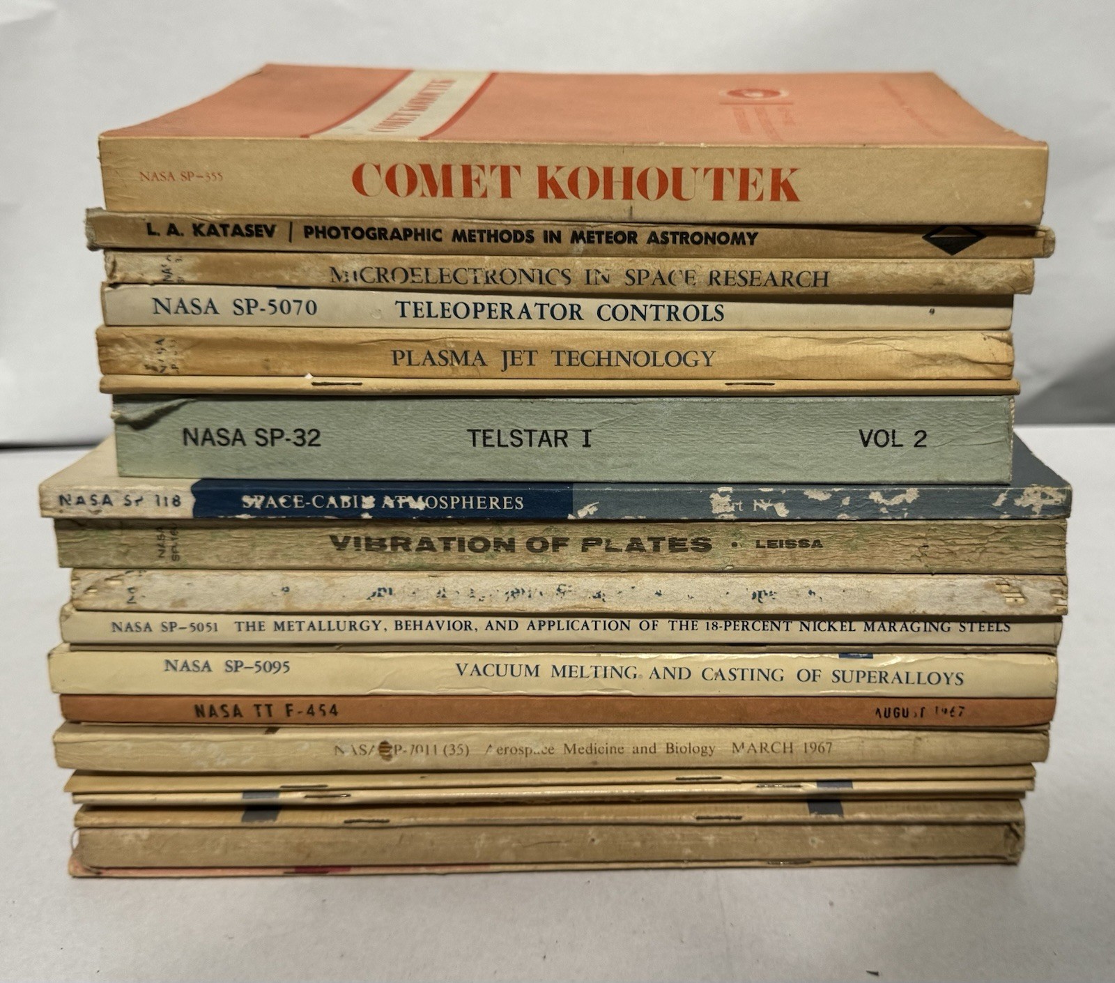 22 Vintage NASA Books Paperback Lot Space Flight Cabin Plates Telstar Comet ++