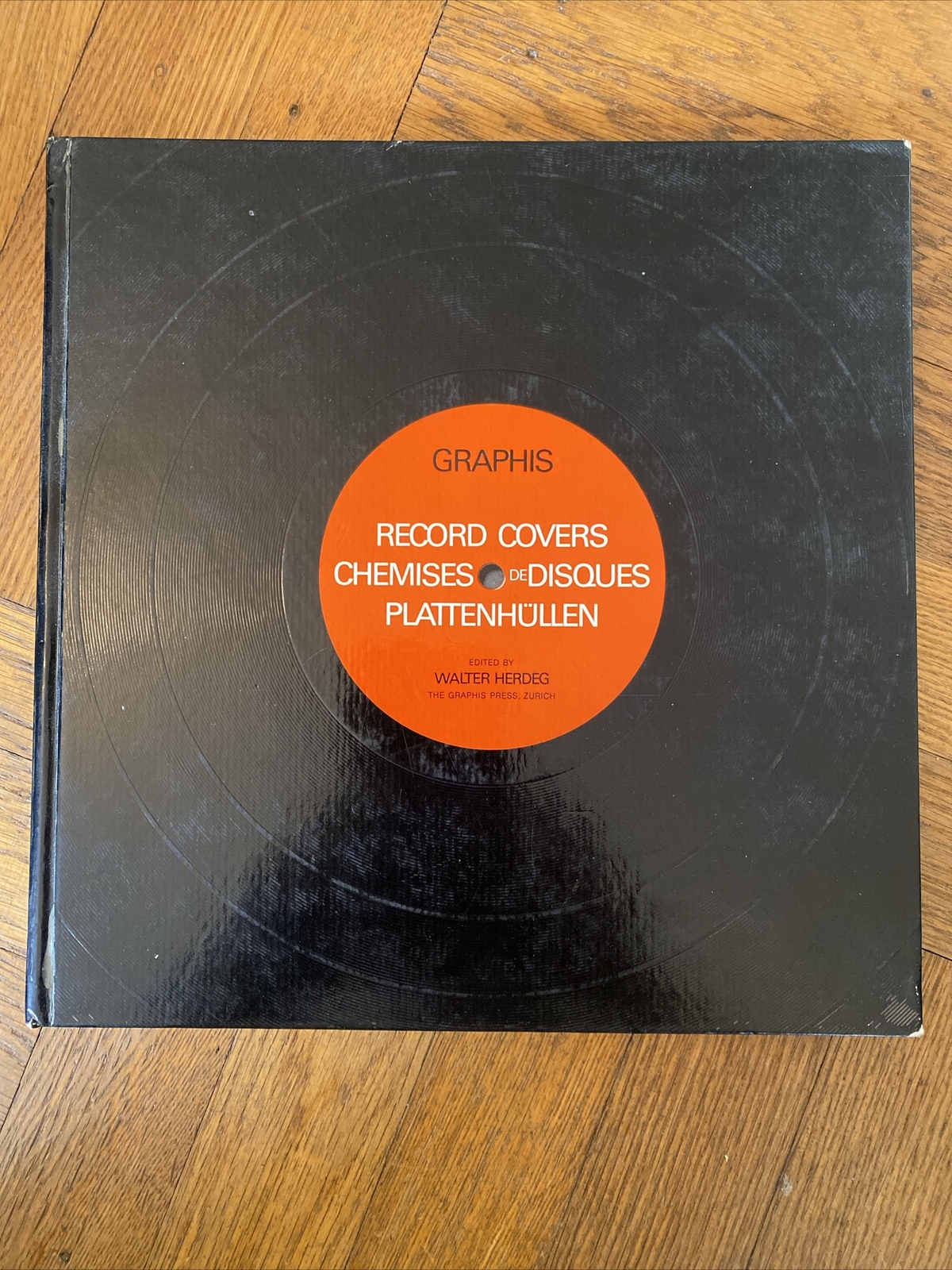 RECORD COVERS: THE EVOLUTION OF GRAPHICS REFLECTED IN By Walter Herdeg 1974