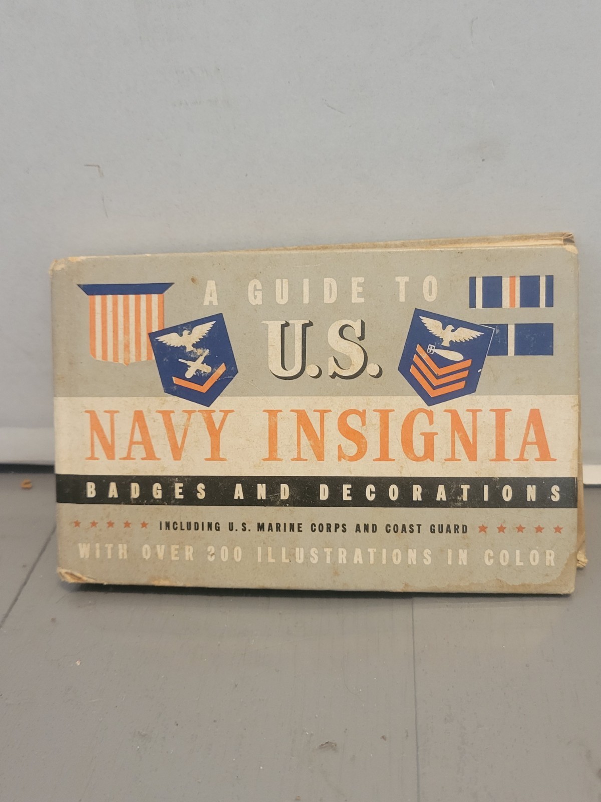 1942 GUIDE to US NAVY INSIGNIA Flags & Decorations Book WW2 Hc Book