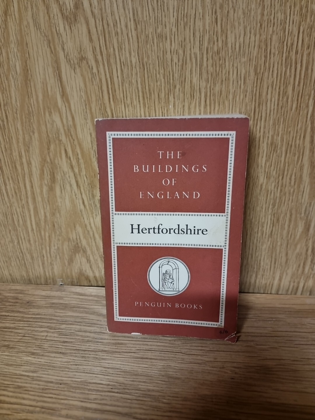 Hertfordshire (The Buildings of England) (Nikolaus Pevsner – 1953) (I2)