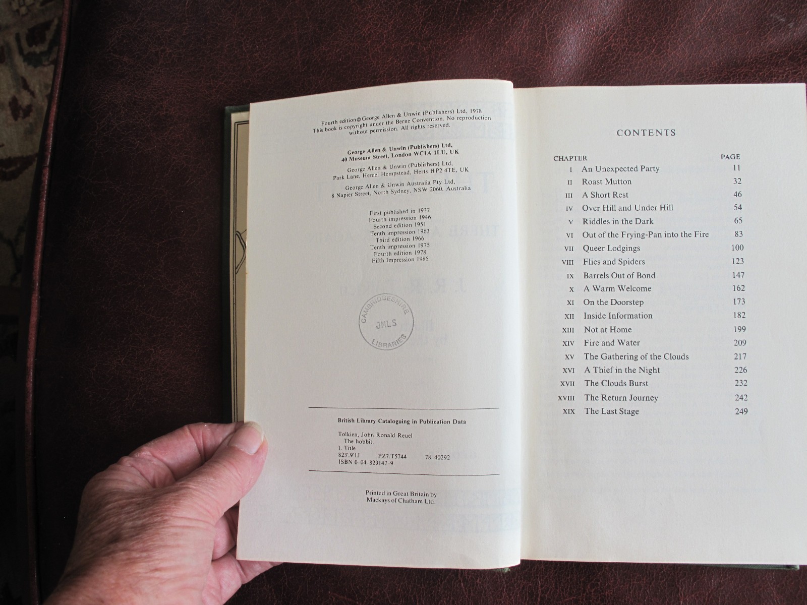 THE HOBBIT – J.R.R. TOLKIEN – 4TH EDITION/5TH IMPRESSION 1985.