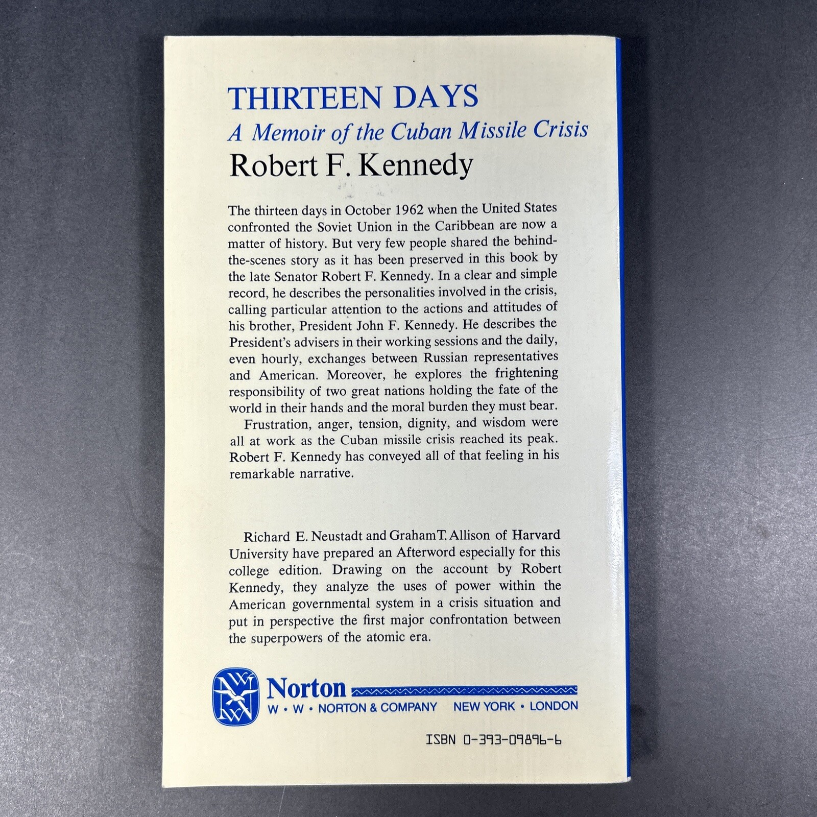 Thirteen Days ~ Cuban Missile Crisis Robert F Kennedy 1969 Vintage Paperback