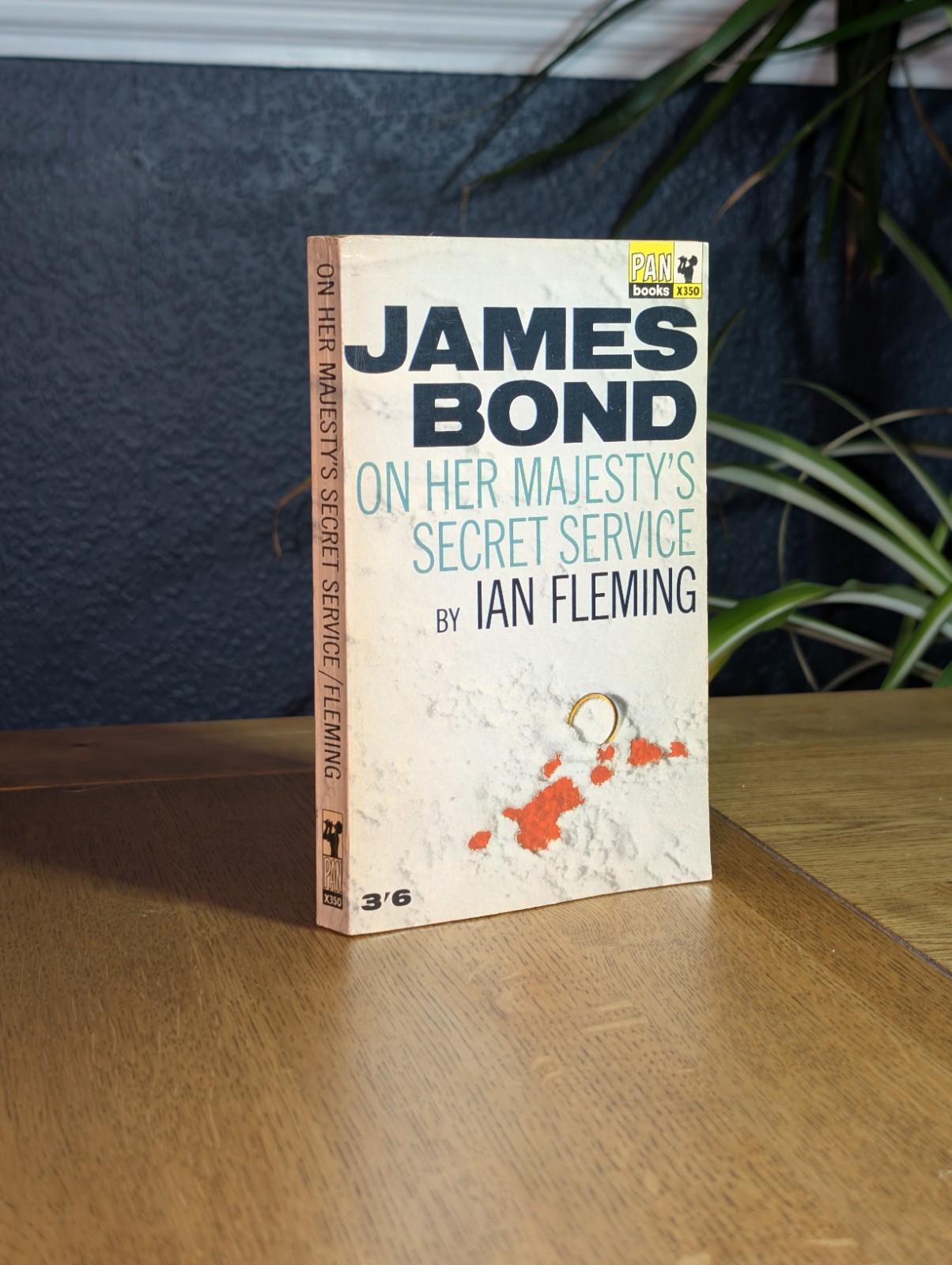 On Her Majesty’s Secret Service – Ian Fleming – 1965 6th Print Pan Paperback