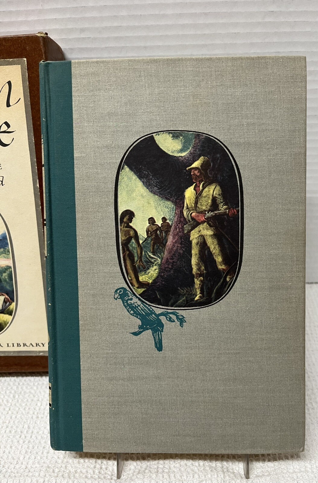Robinson Crusoe (Illustrated Junior Library) – Hardcover – Box – Vintage 1946