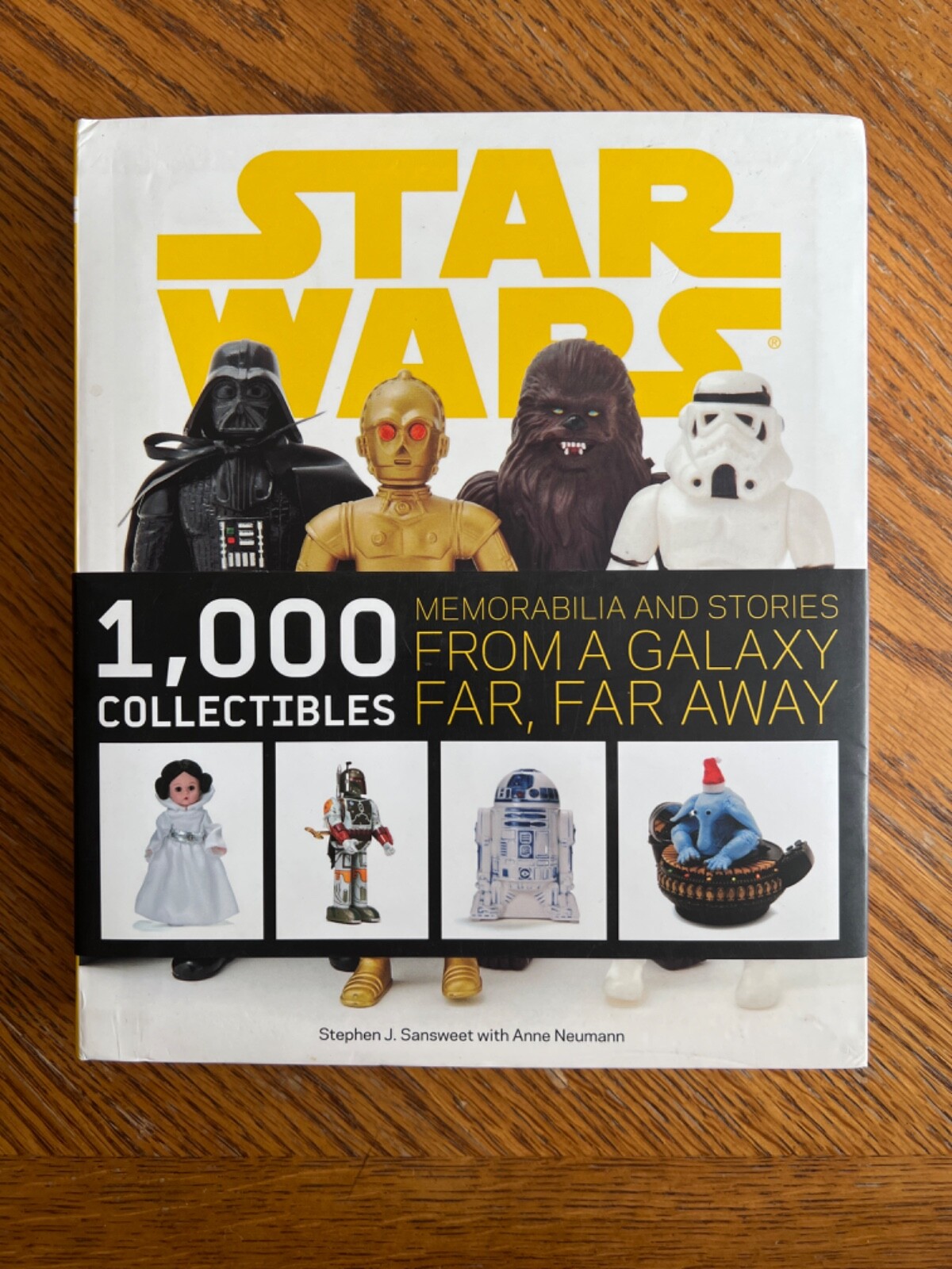 Star Wars: 1,000 Collectibles by Anne Neumann and Stephen Sansweet (2009, Trade