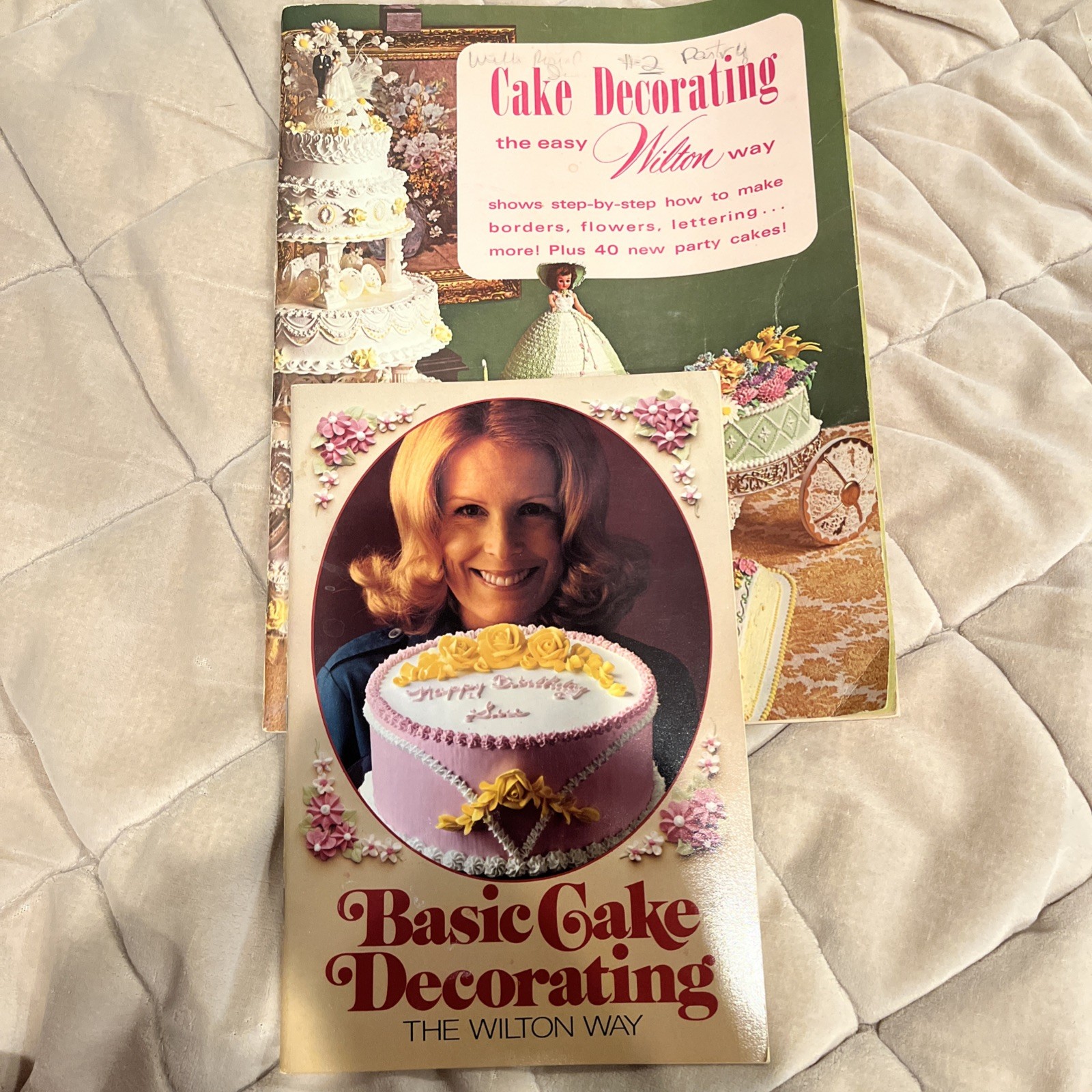 Lot of 2 Wilton Cake Decorating the Easy Wilton Way and Basic Cake Decorating
