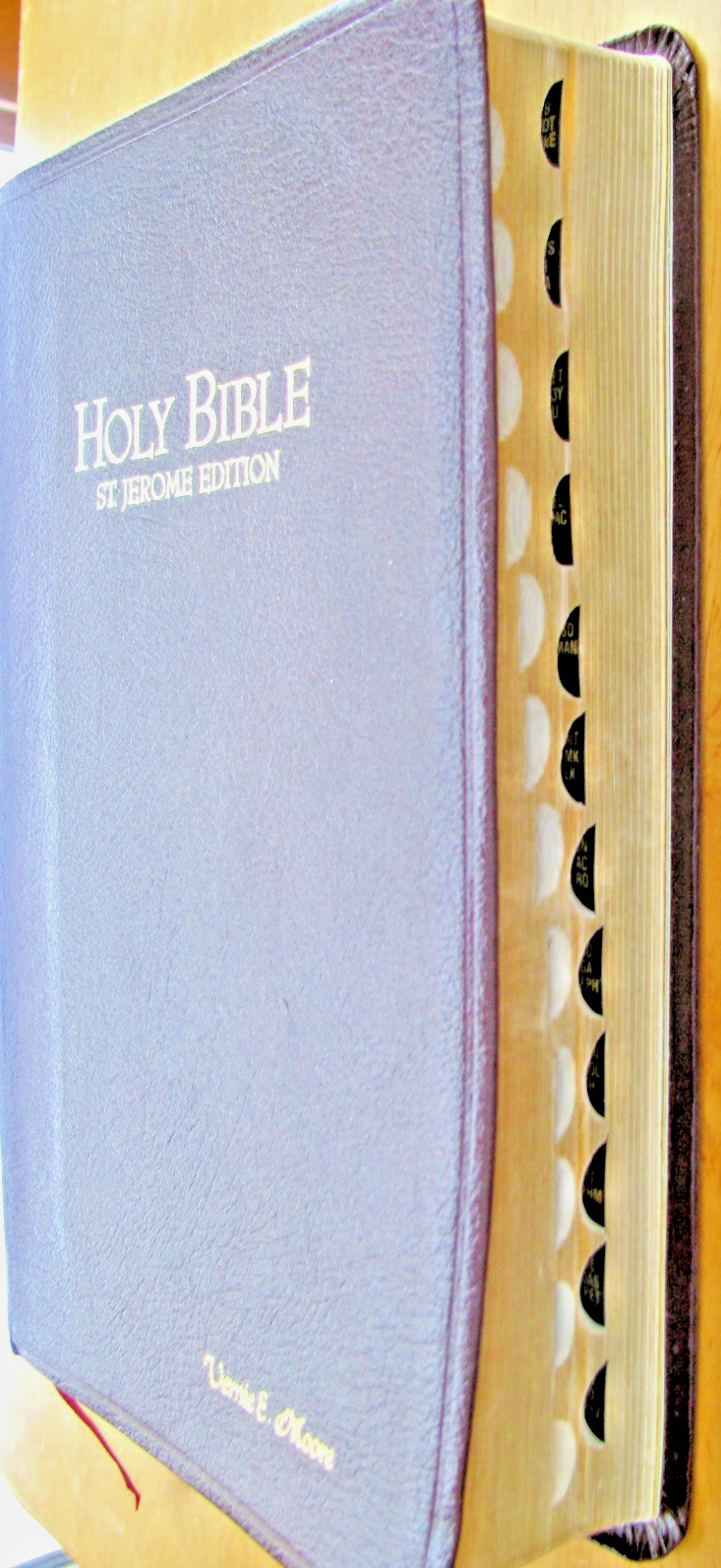 The New Catholic Study Bible St Jerome Ed Burgundy Bonded Leather Thumb Tab 1985