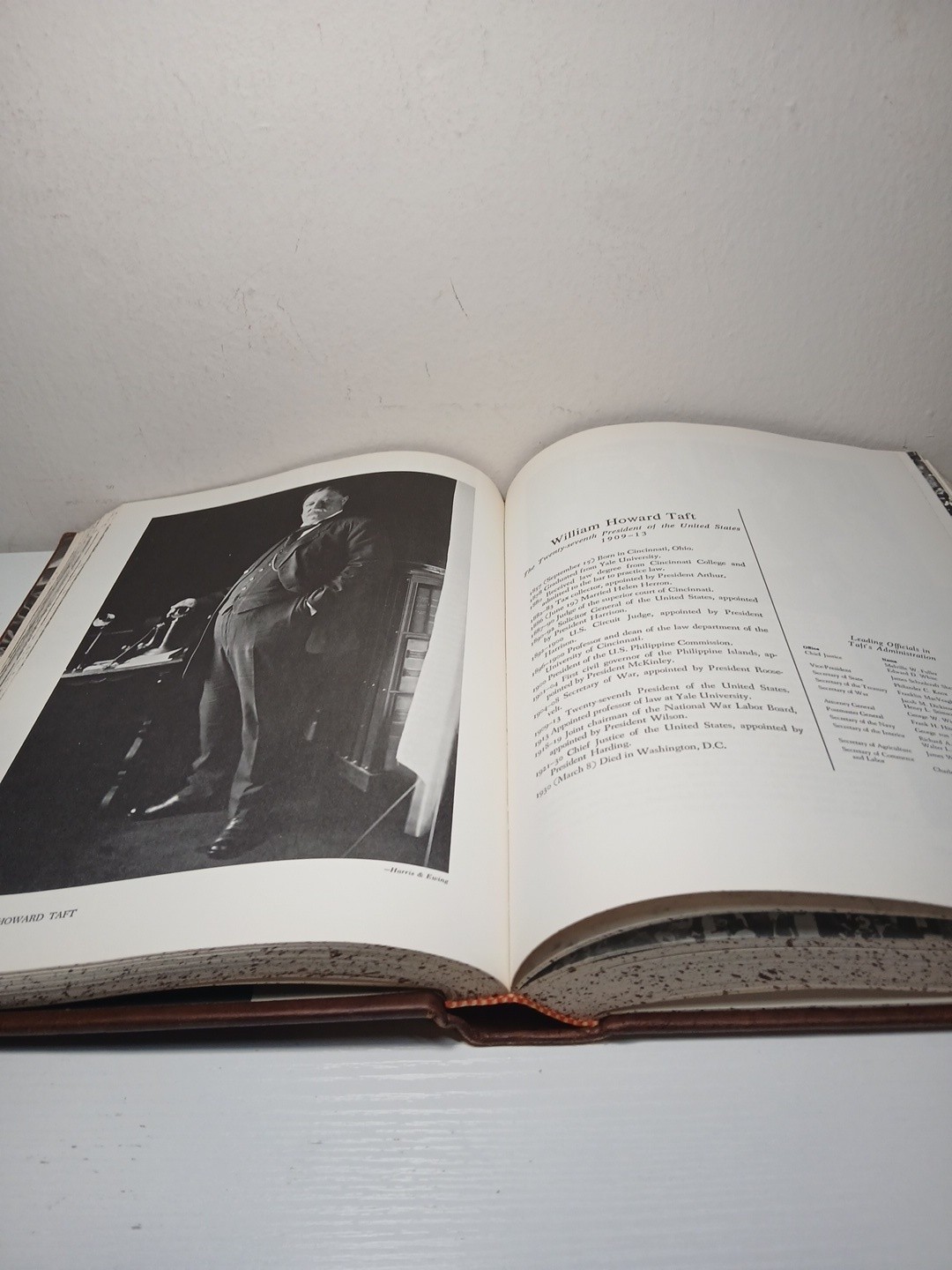 The Graphic Story of the American Presidents Mission Leather Bound 1973 1L5