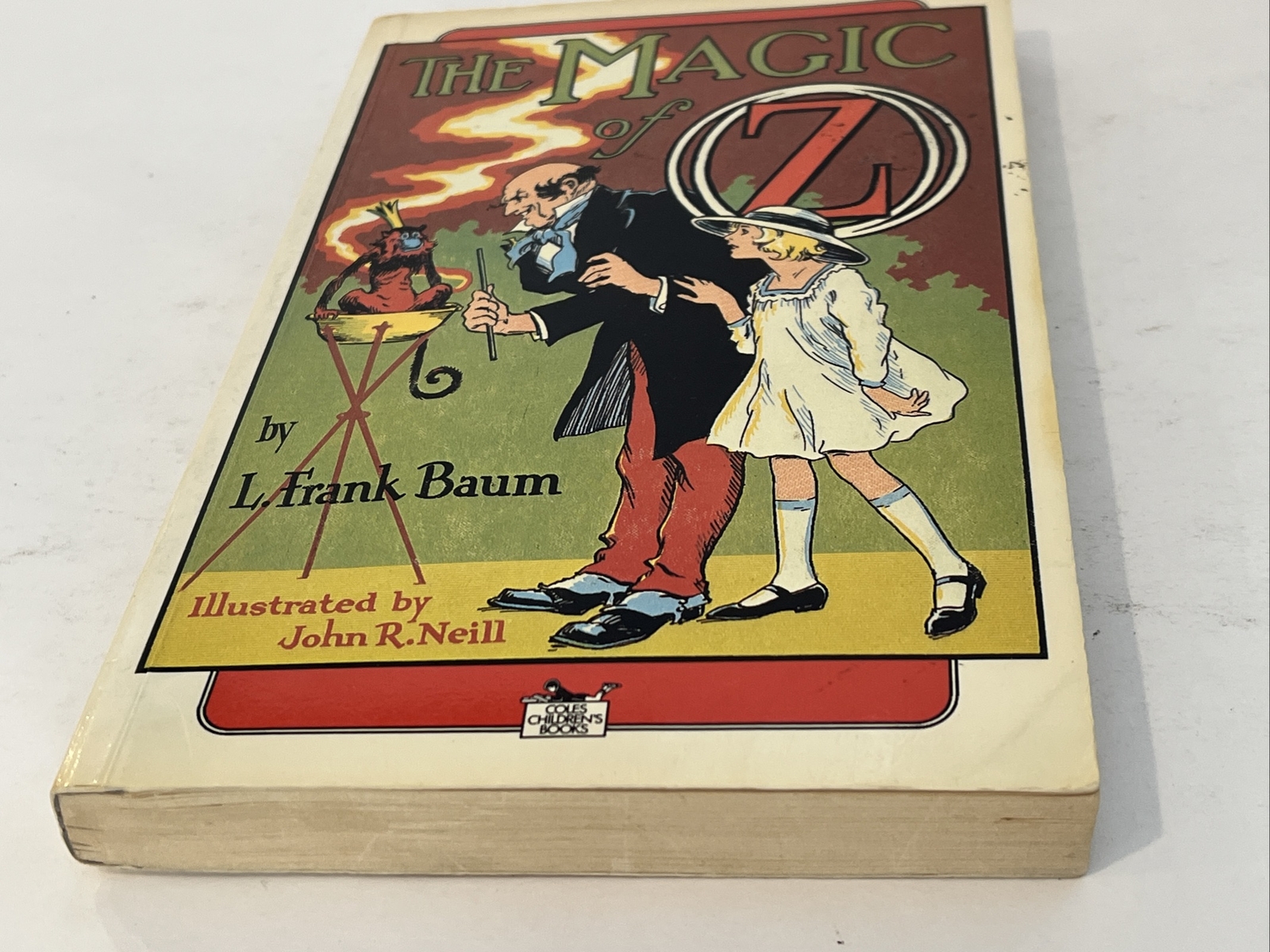 The magic of OZ by L. Frank Baum (1980 PB Canada) Illustrated J.R. Neil