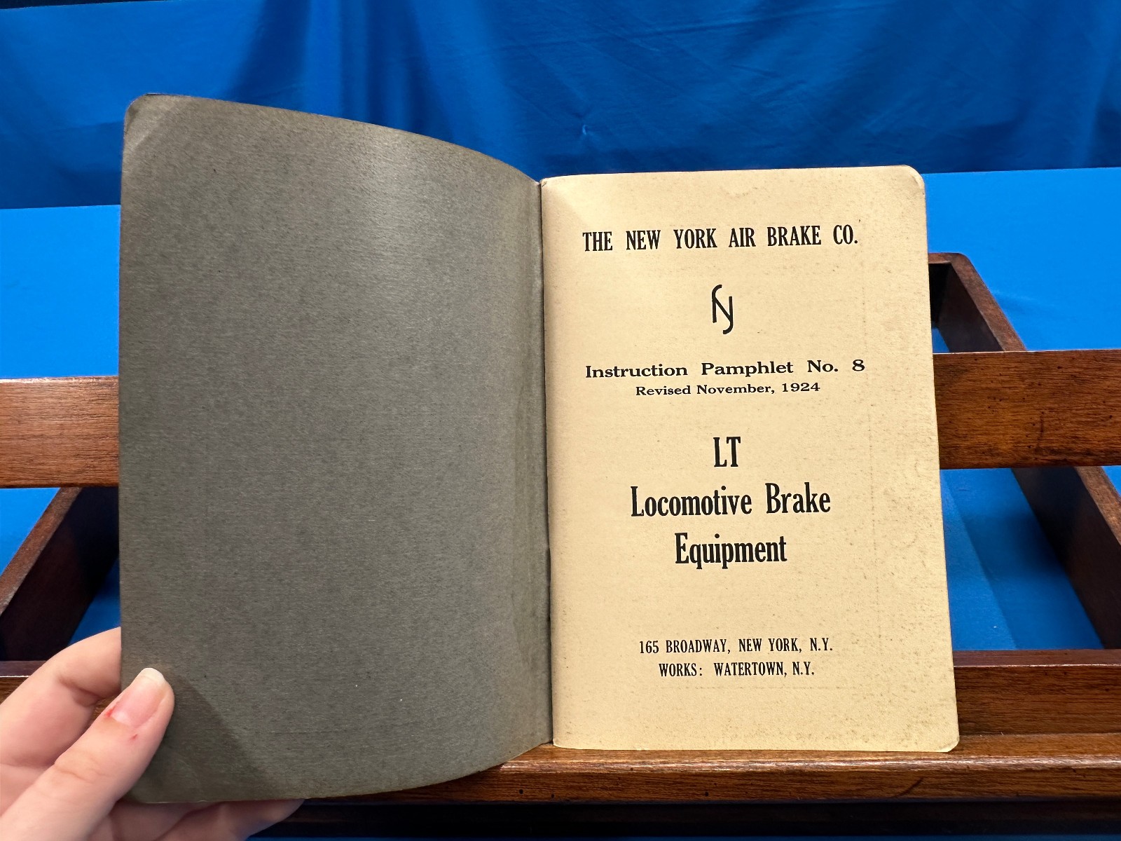 LT Locomotive Brake Equipment, November 1924, Instruction Pamphlet No. 8