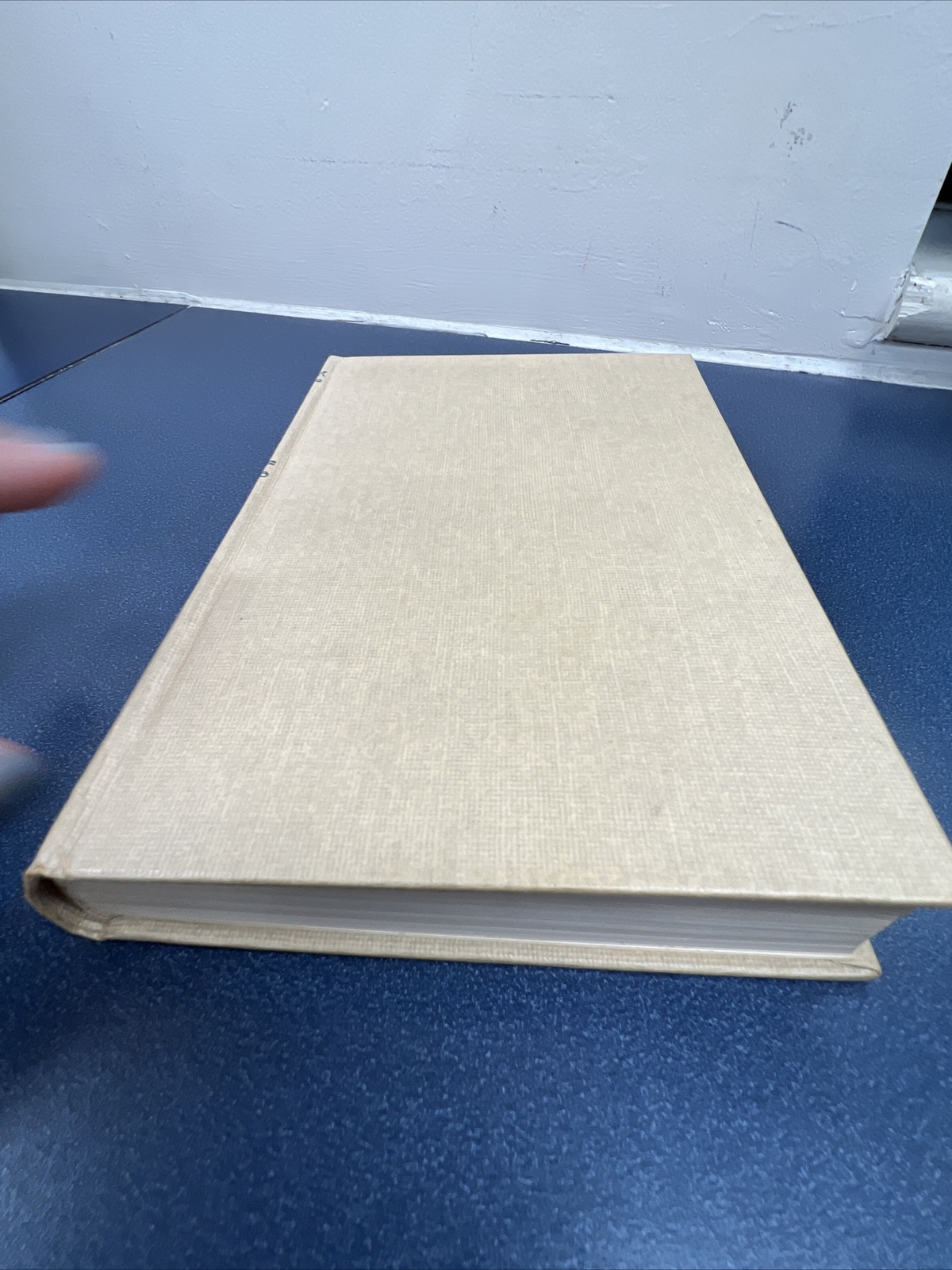 ARABESQUE By Geoffrey HOUSEHOLD 1948 HARDCOVER Vintage Beige Book
