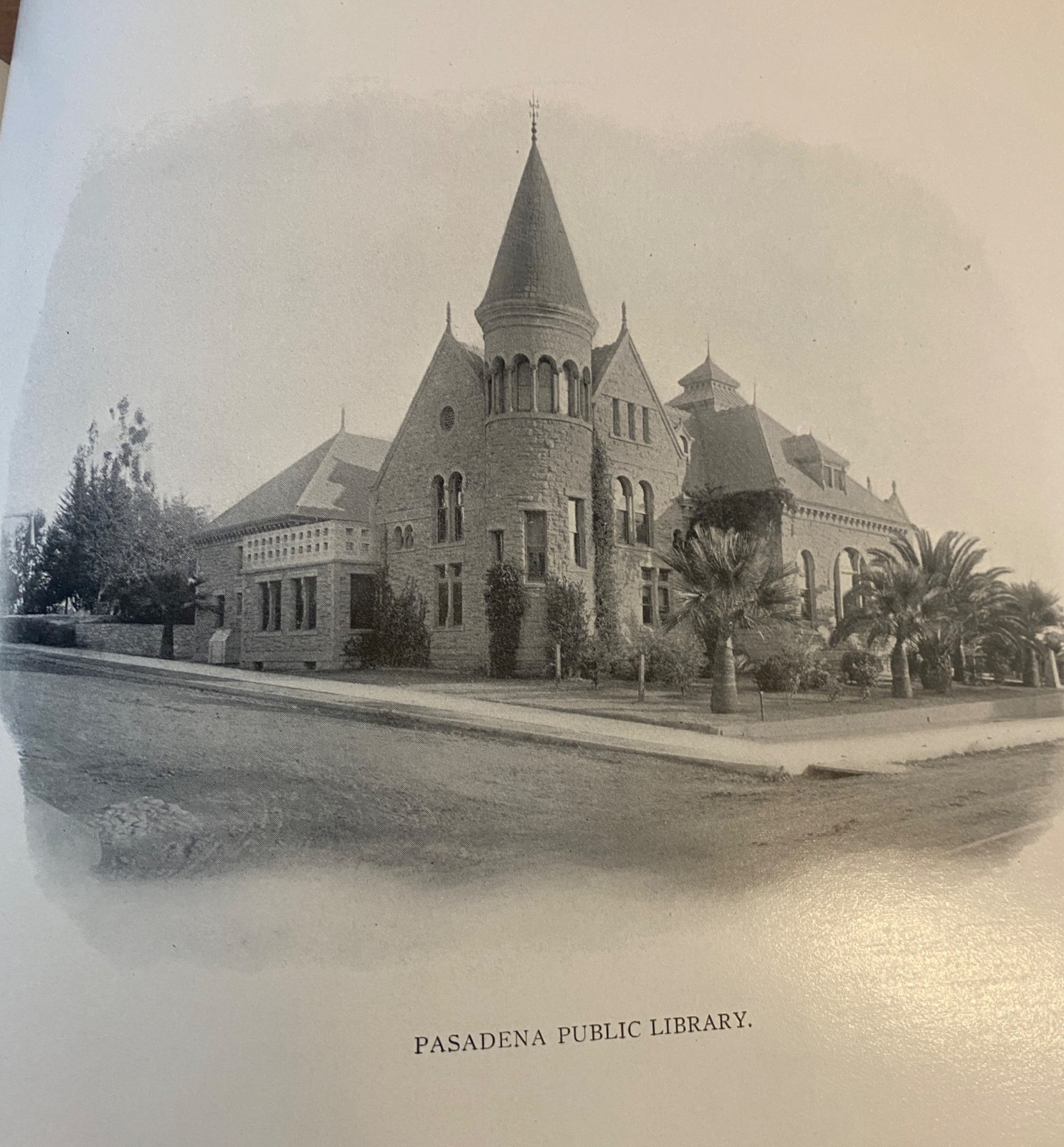ILLUSTRATED SOUVENIR BOOK Pasadena Board of Trade 1903 Rose Parade & Fine Homes