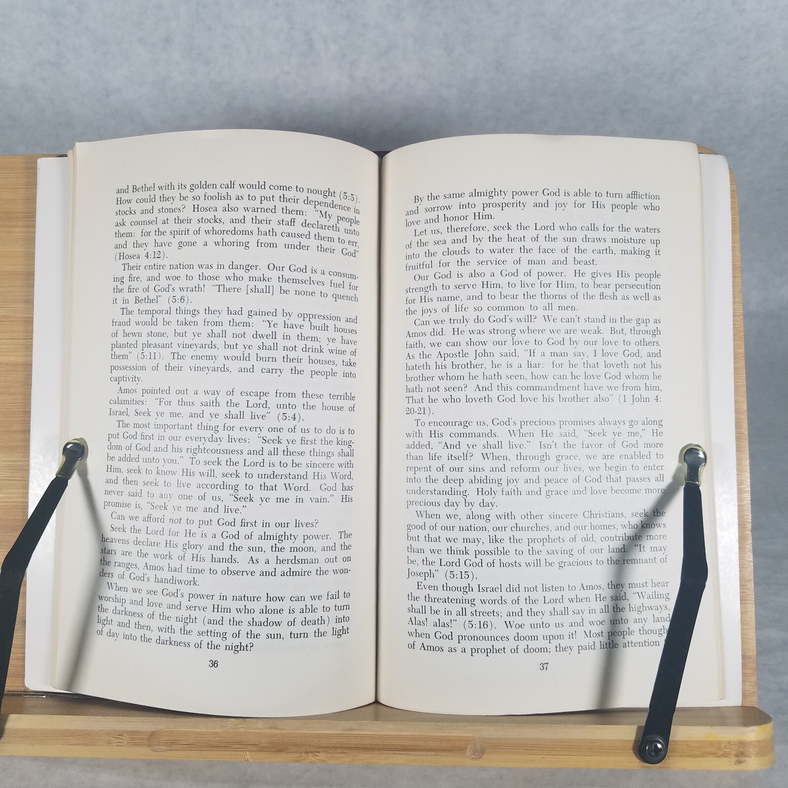 Devotional Studies in Amos: Herdsman Tekoa – Stapled Paperback by Fredna Bennett