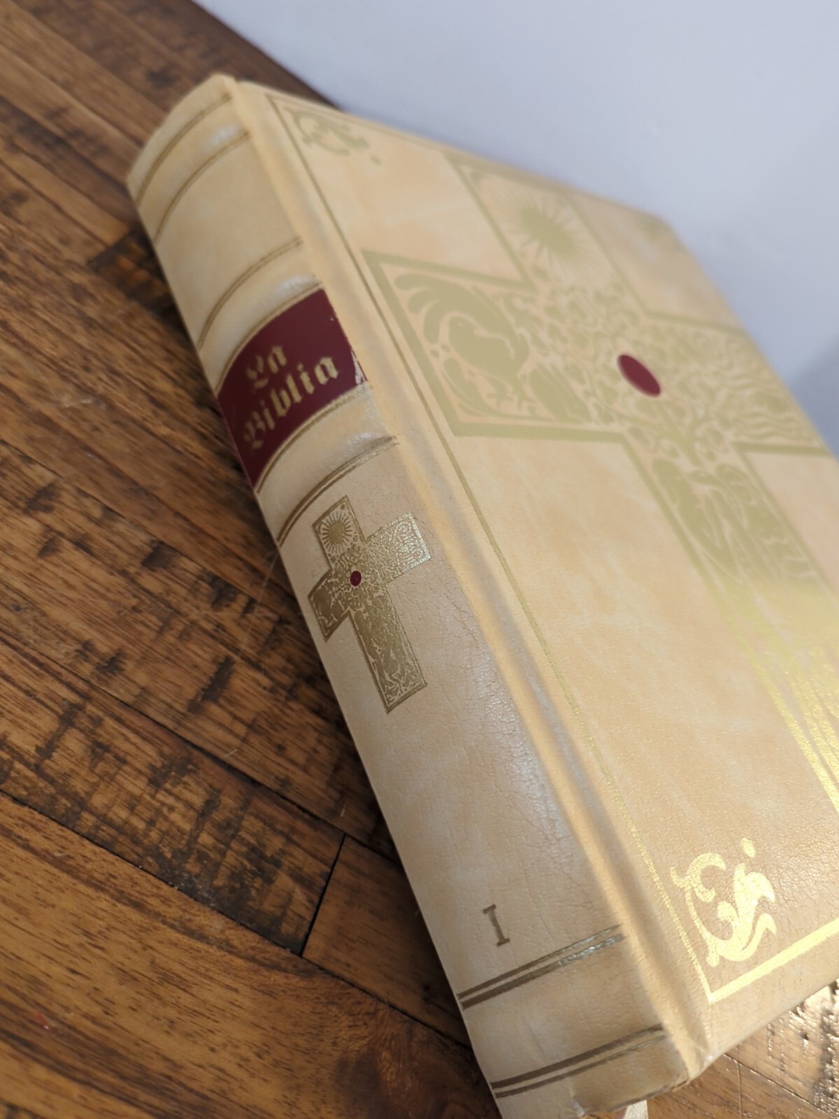 Vintage Bible-Bible Of Jerusalem, Illustrated by Gustave Doré – Volume One. 1999