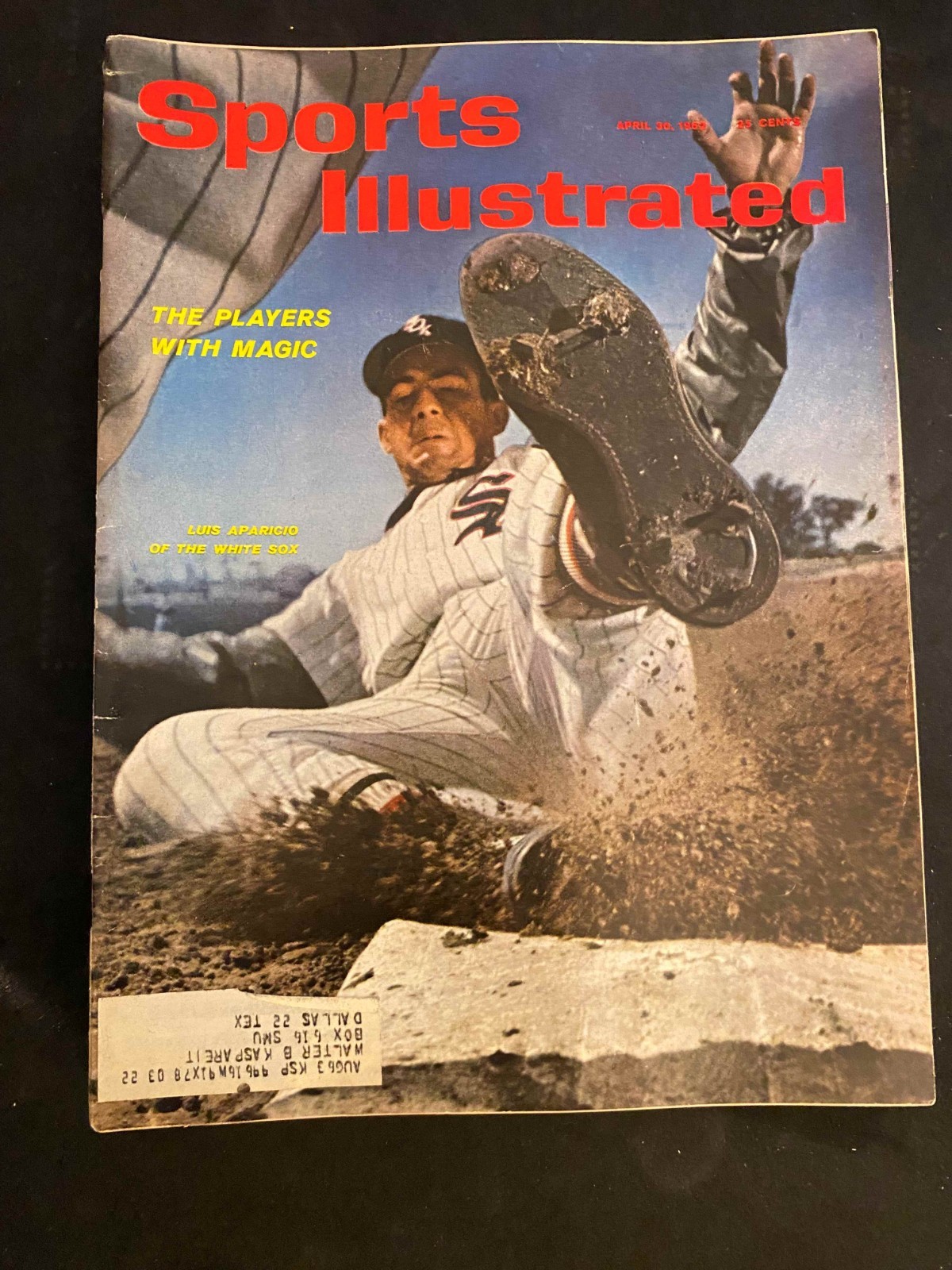 Sports Illustrated Magazine April 30, 1962 Luis Aparicio Chicago White Sox!