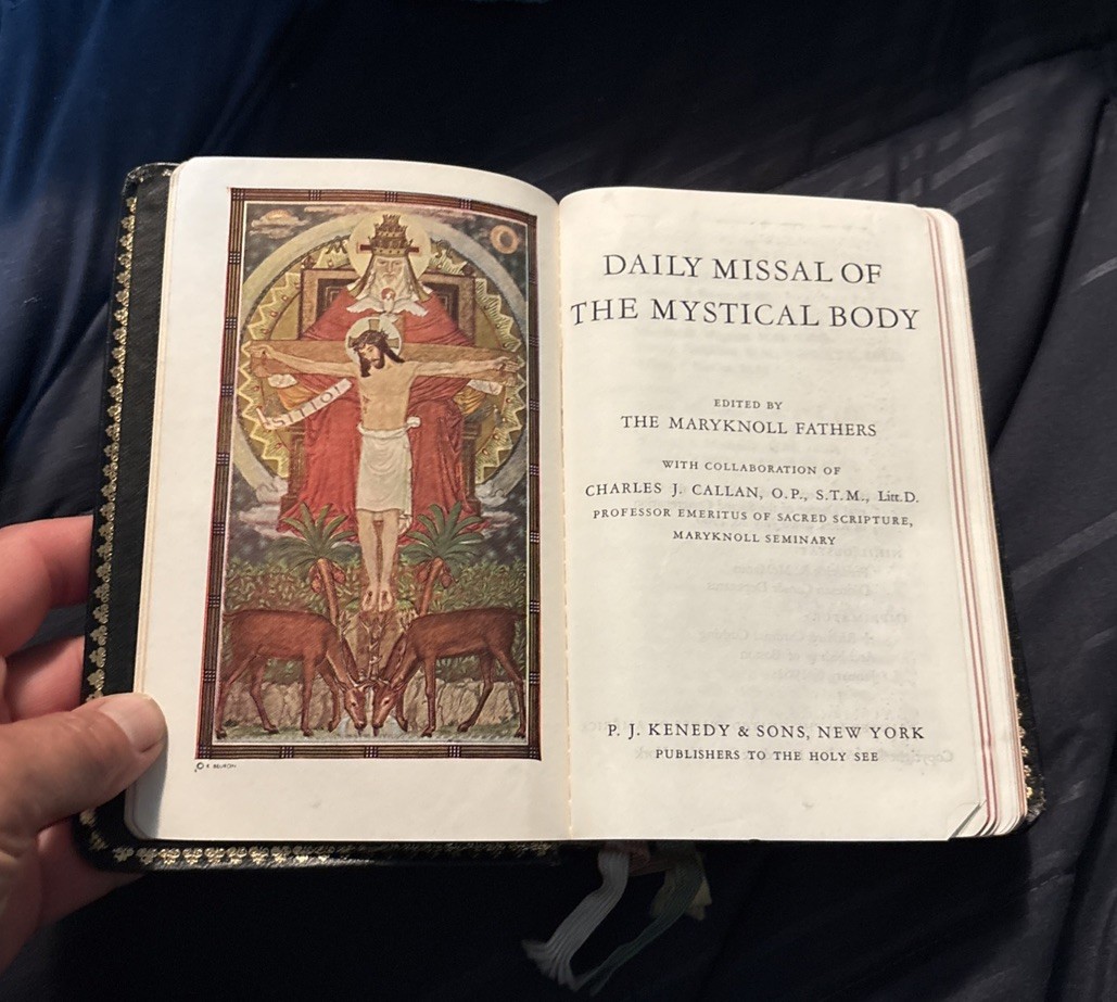 Maryknoll Daily Missal of the Mystical Body. PJ Kenedy & Sons, 1961. Ex-Library
