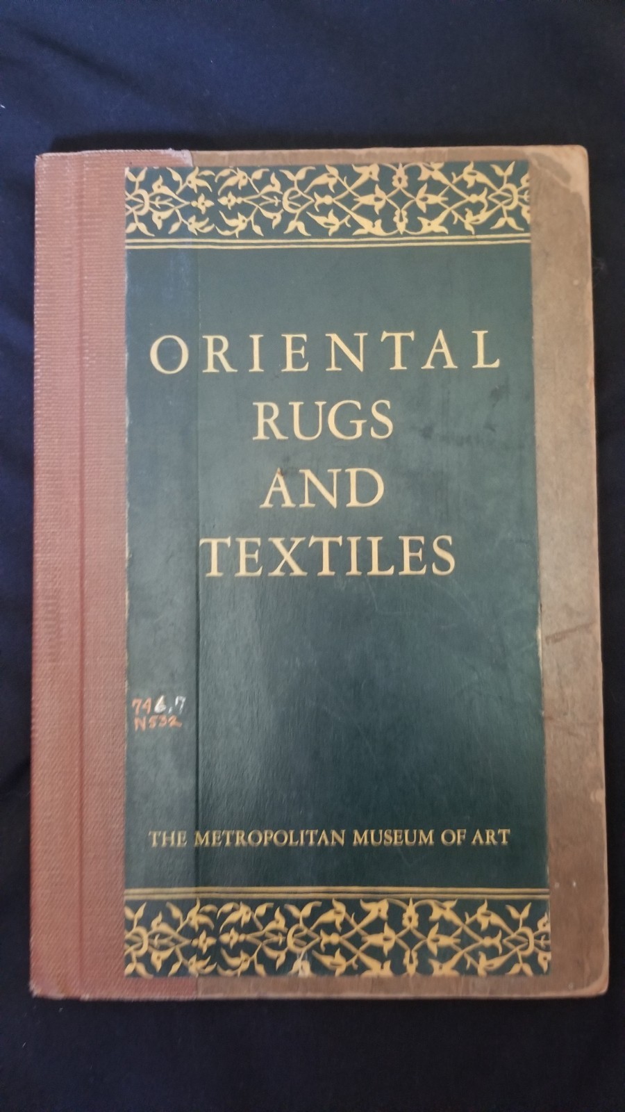 Exibition of Oriental Rugs and Textiles The Metropolitan Museum of Art 1935 NY