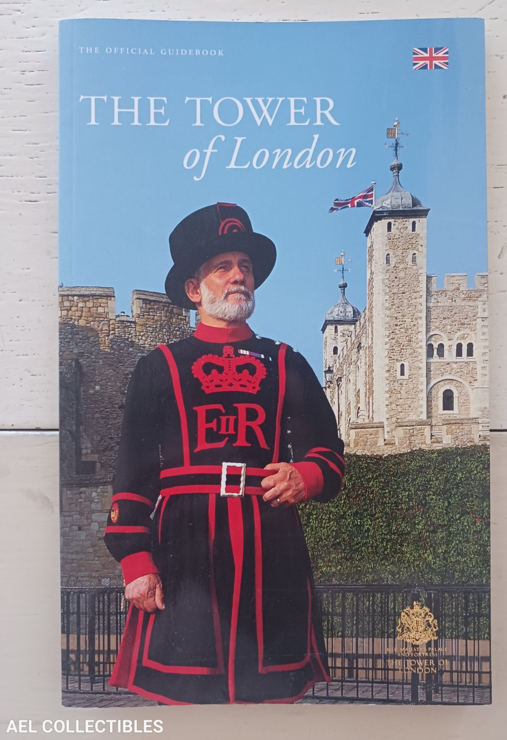 The TOWER of LONDON Official Guidebook / 2002 UK / Souvenir Photo Tourist Travel