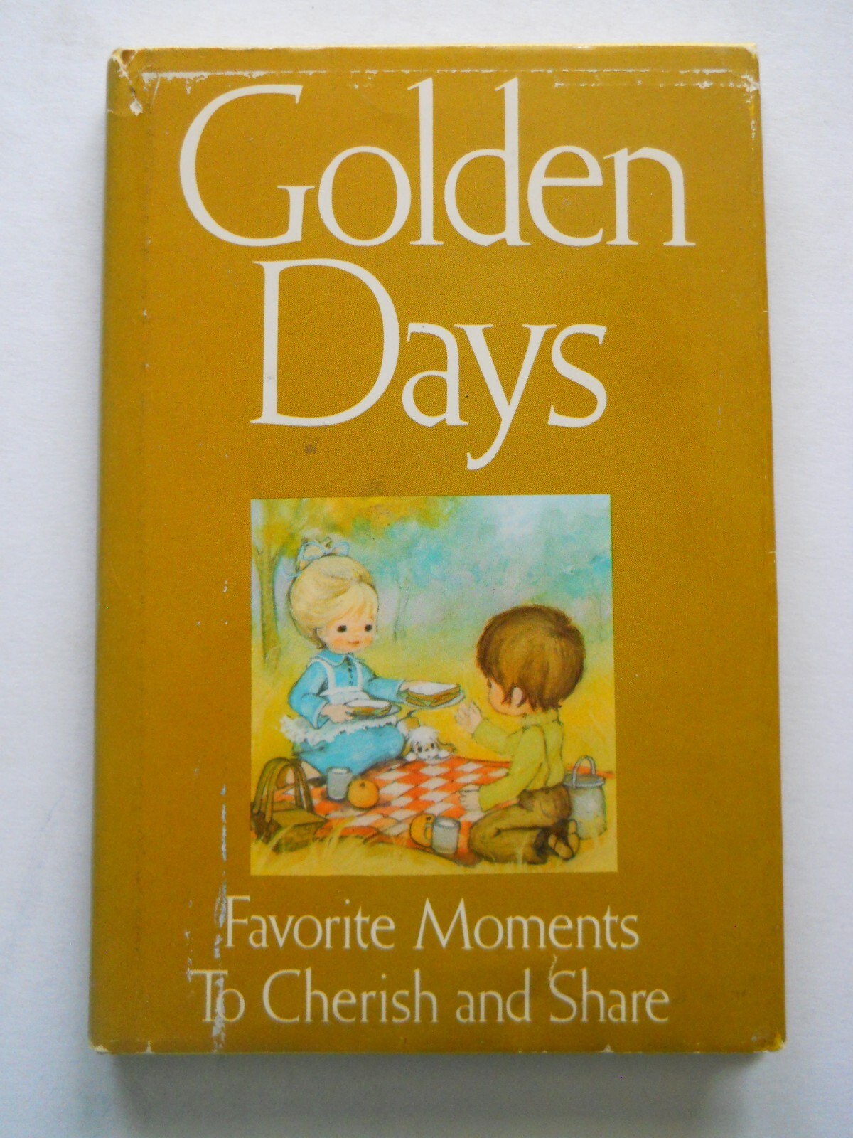 GOLDEN DAYS FAVORITE MOMENTS TO CHERISH, HALLMARK 1970 VINTAGE