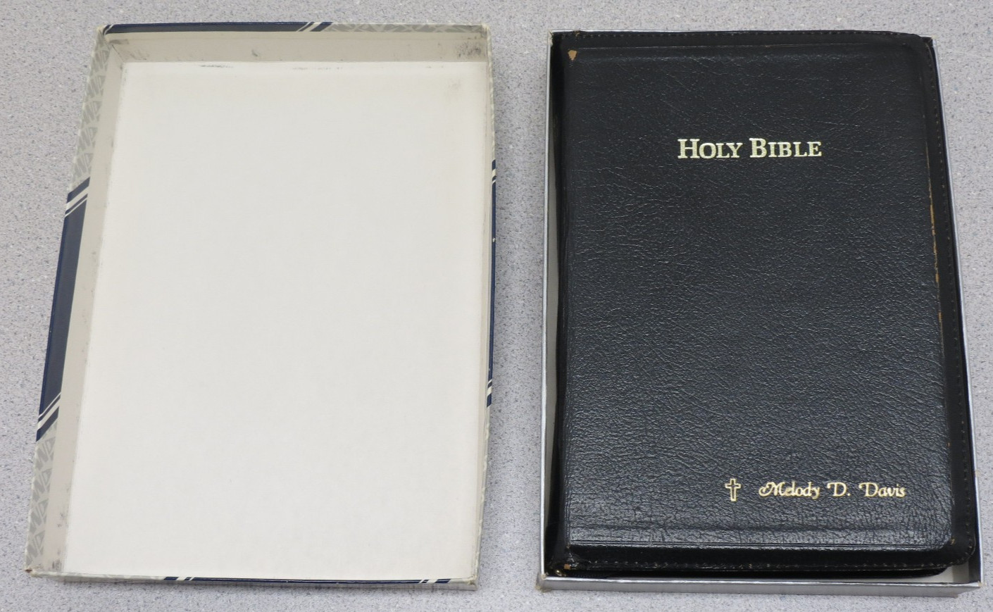 Crown Reference Bible KJV Broadman Holman – bonded black leather with zipper