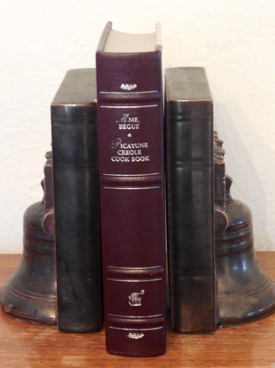 MME. Begue And Her Recipes & The Picayune’s Creole Cook Book HB 1984 Oxmoor