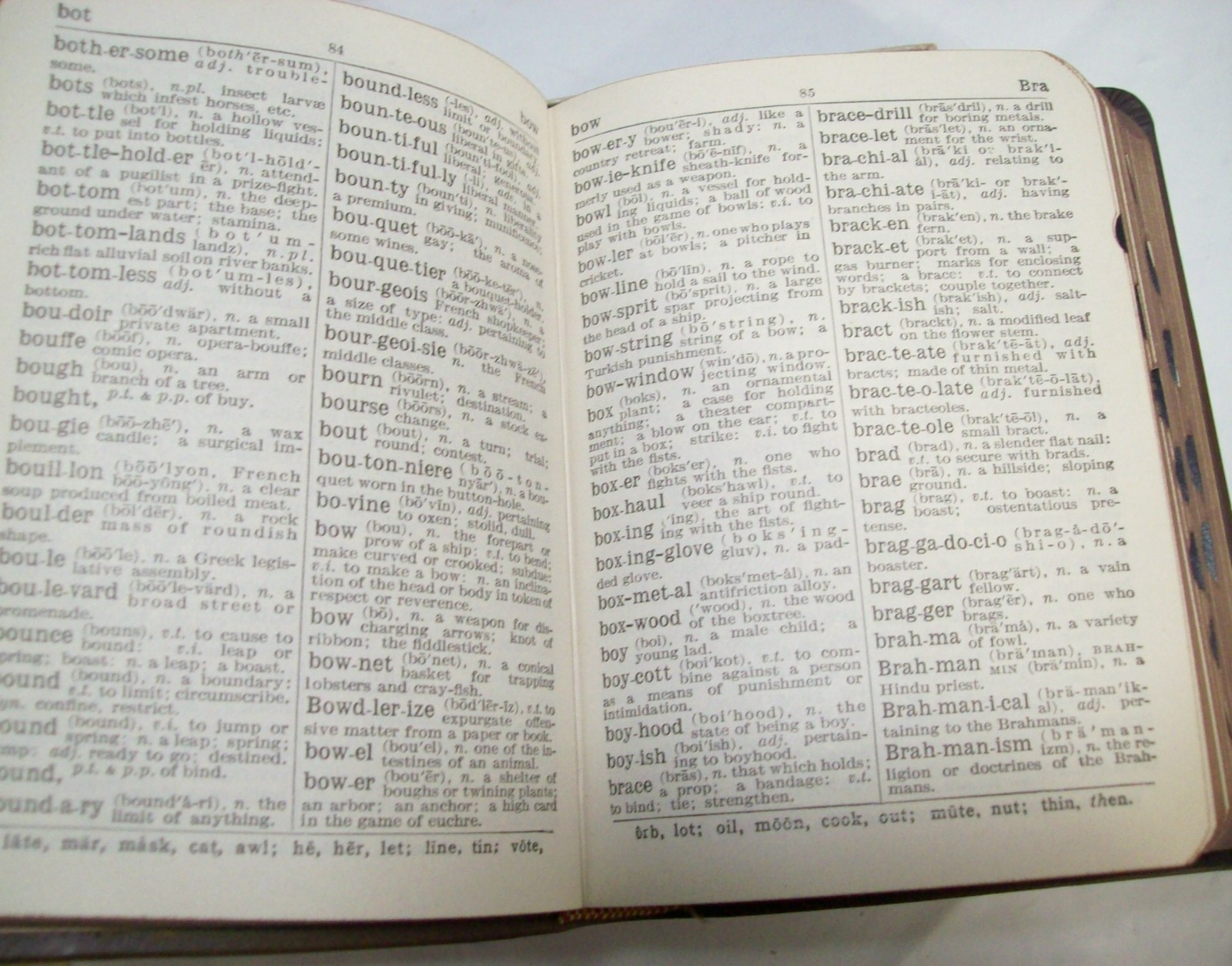 1925 THE NEW UNIVERSAL DICTIONARY JOHN C. WINSTON COMPANY LEATHER BOUND
