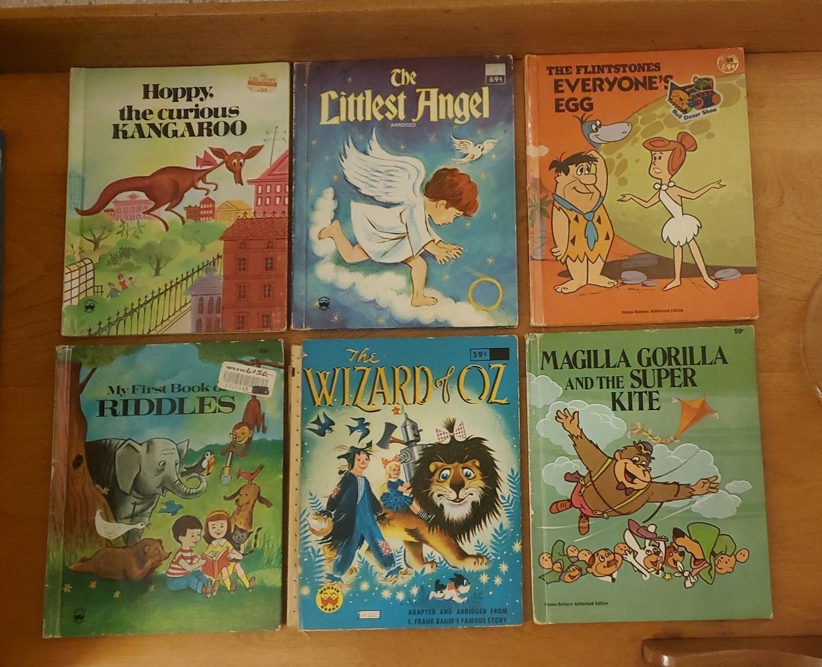 6 Vtg Wonder Books 1970s, WIZARD OF OZ, The littlest Angel, Flintstones, Magilla