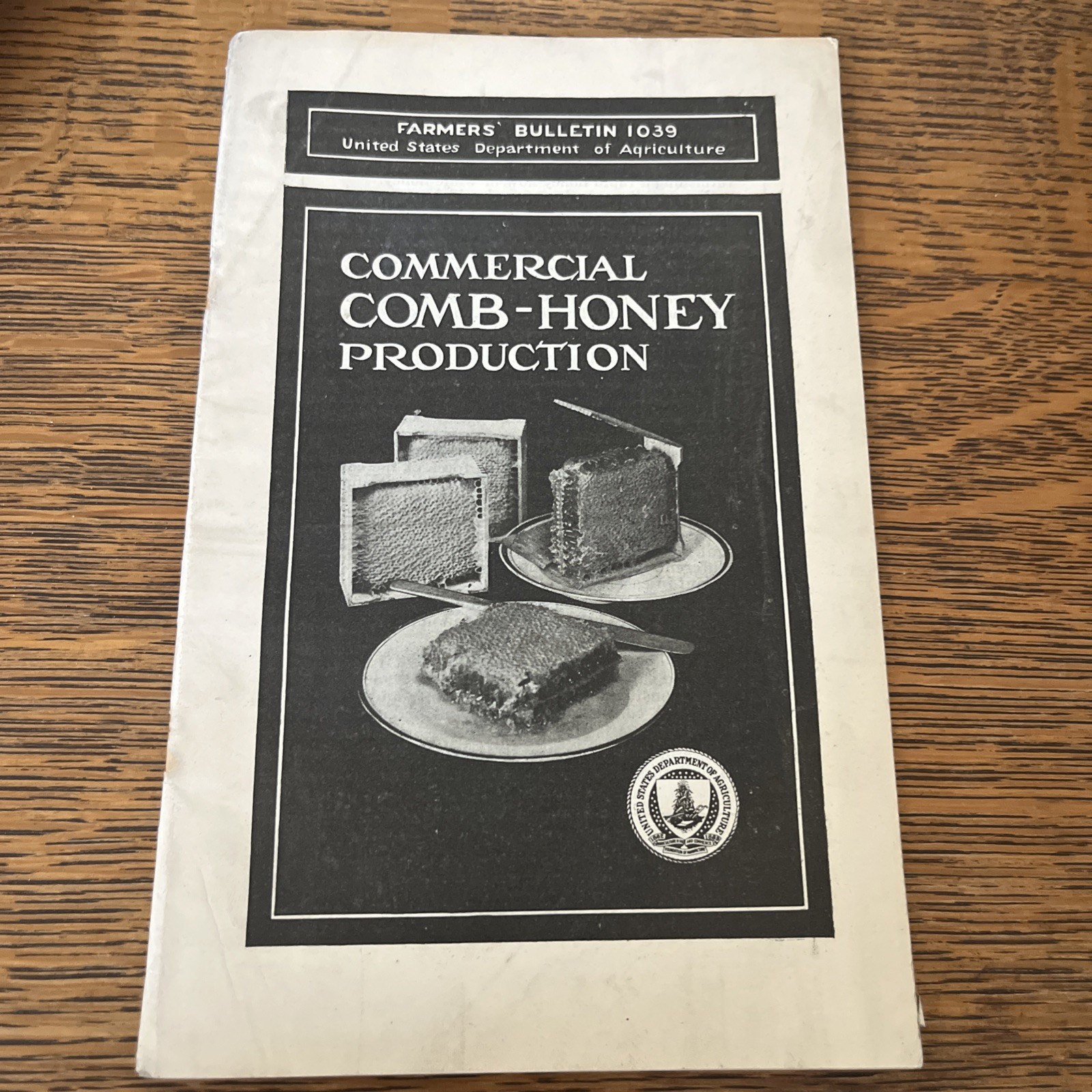 USDA Farmers Bulletin #1039 Commercial Comb-Honey Production 1919