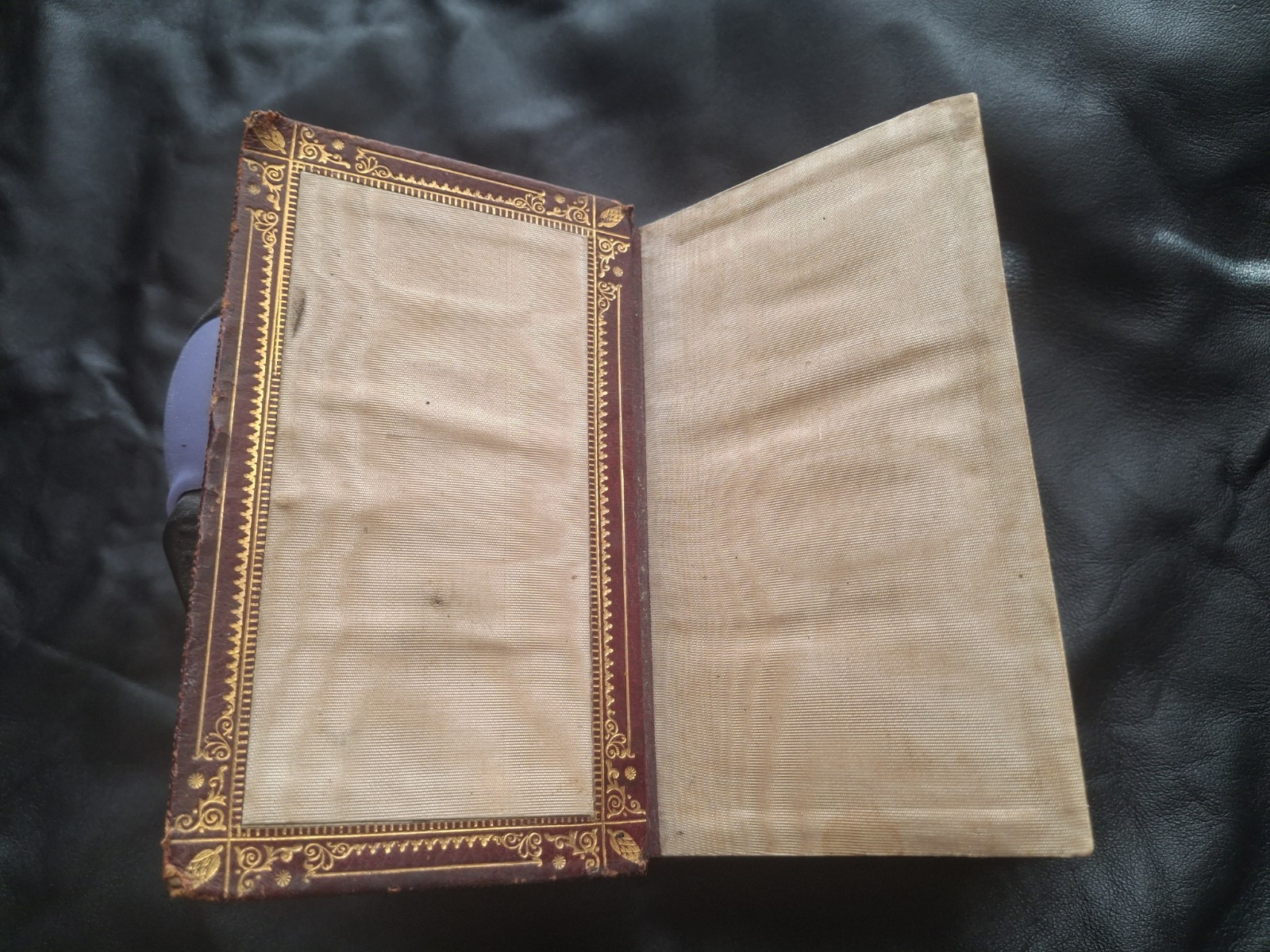 1872 BOOK Of COMMON PRAYER Gauffered Page Edges ,Gilt Leather