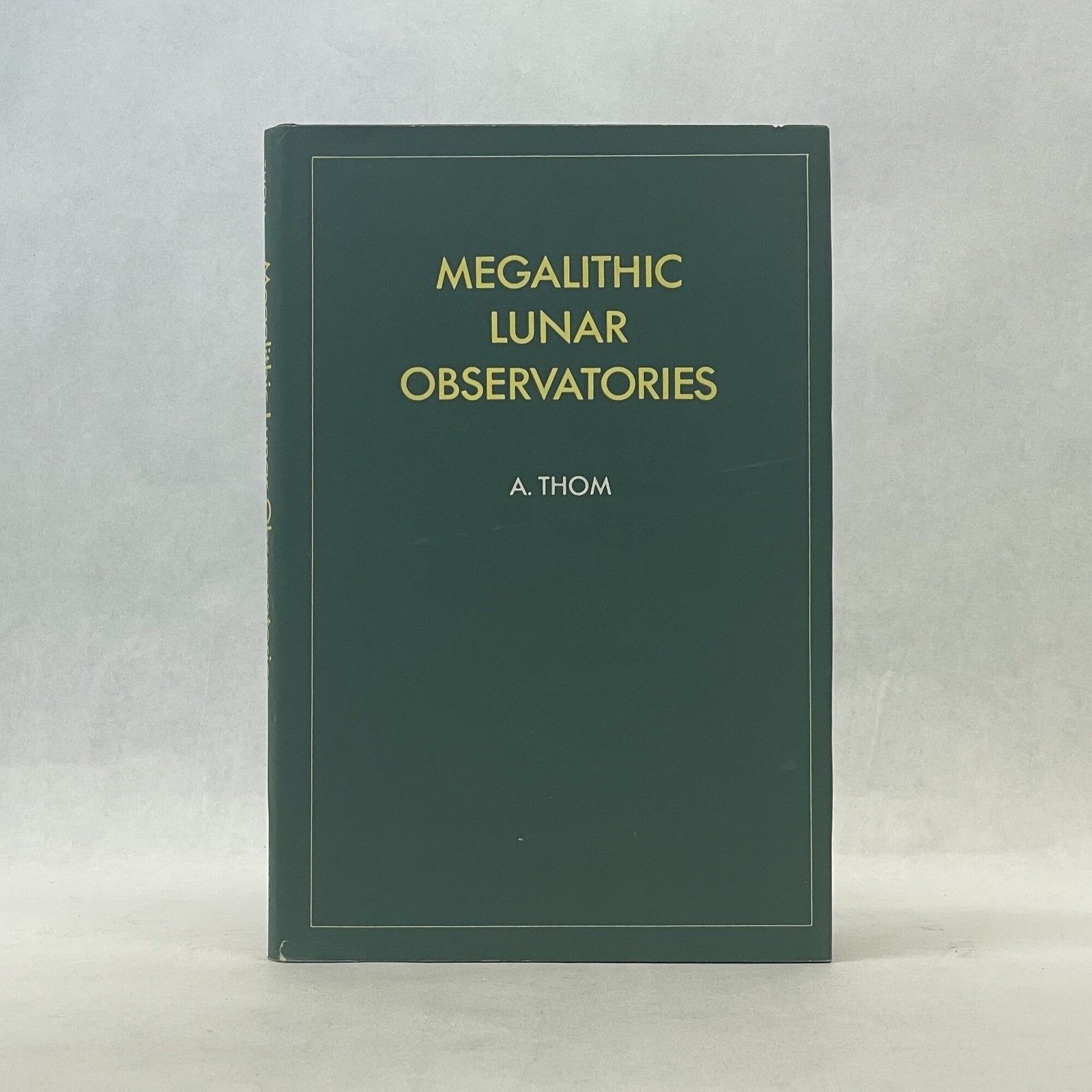 A Thom / MEGALITHIC LUNAR OBSERVATORIES 1973