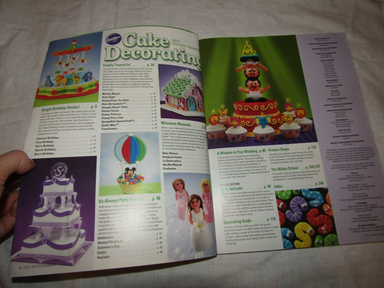 2 Wilton Cake Decorating 2011 2012 Yearbook Book Lot Christmas Holiday Party