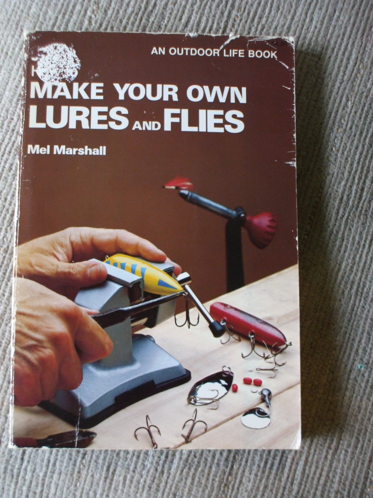 AN OUTDOOR LIFE BOOK-MAKE YOUR OWN LURES AND FLIES MARSHALL SOFTCOVER 1979