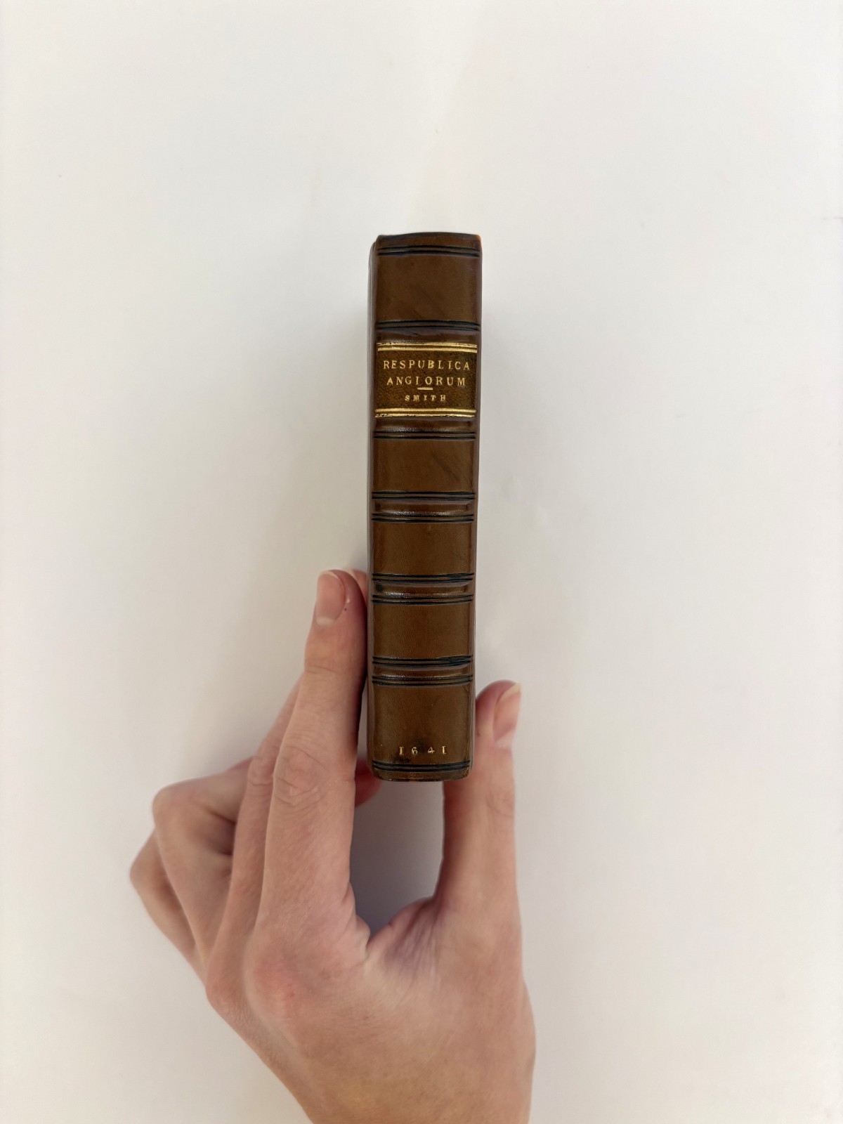 De Republica Anglorum • Thomas Smith • 1641 • Elzevir Press • 12mo
