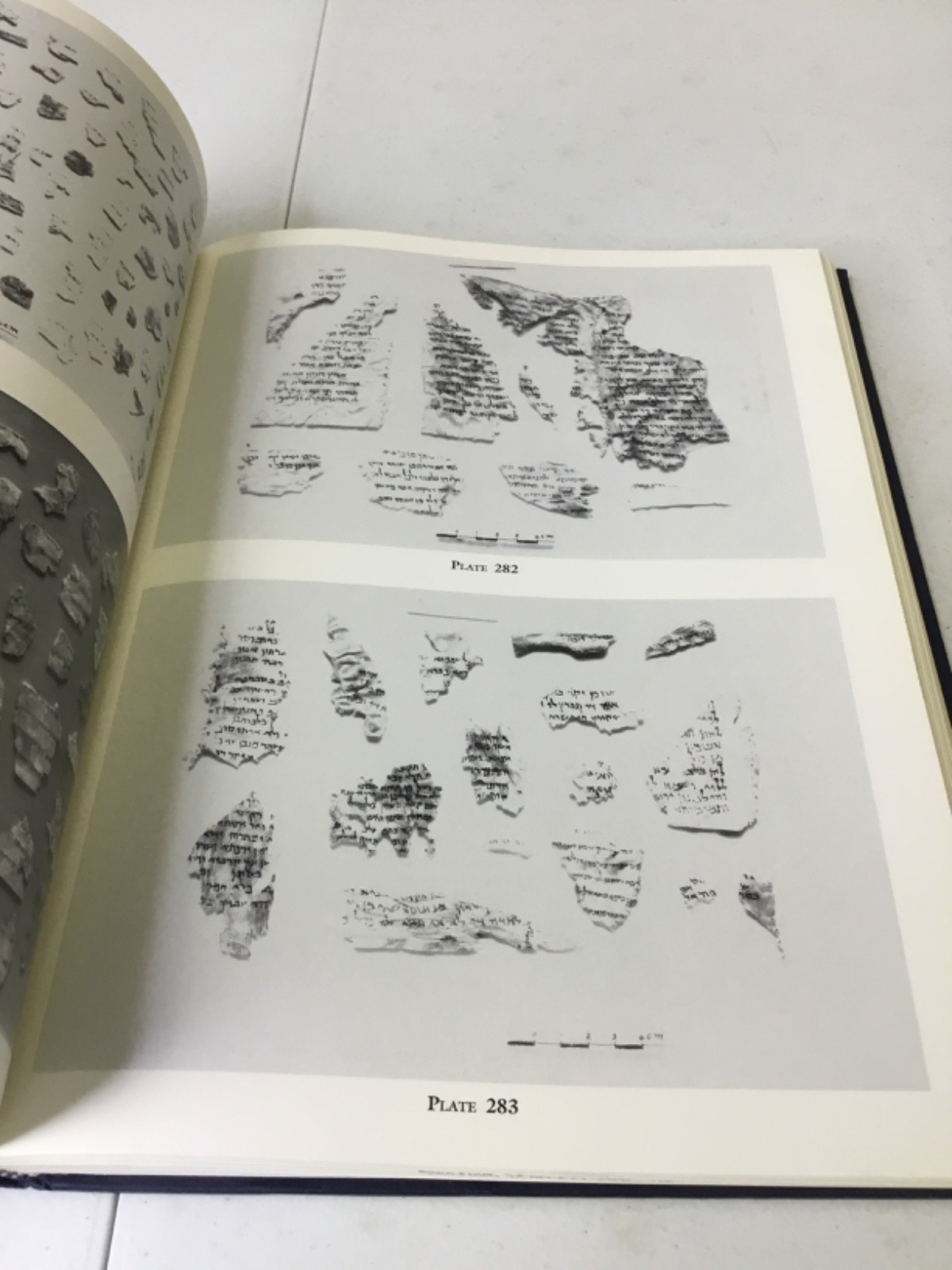 A Facsimile Edition of the Dead Sea Scrolls. 2 Vol Set.HC,X-Library,Illustrated