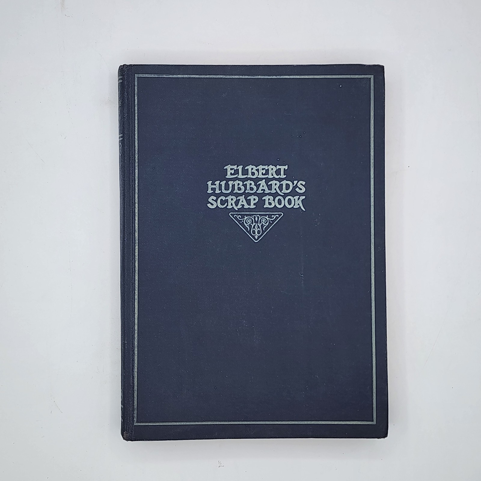 Elbert Hubbard’s Scrapbook 1923 Wise & Co (VG) Blue & White Vers.