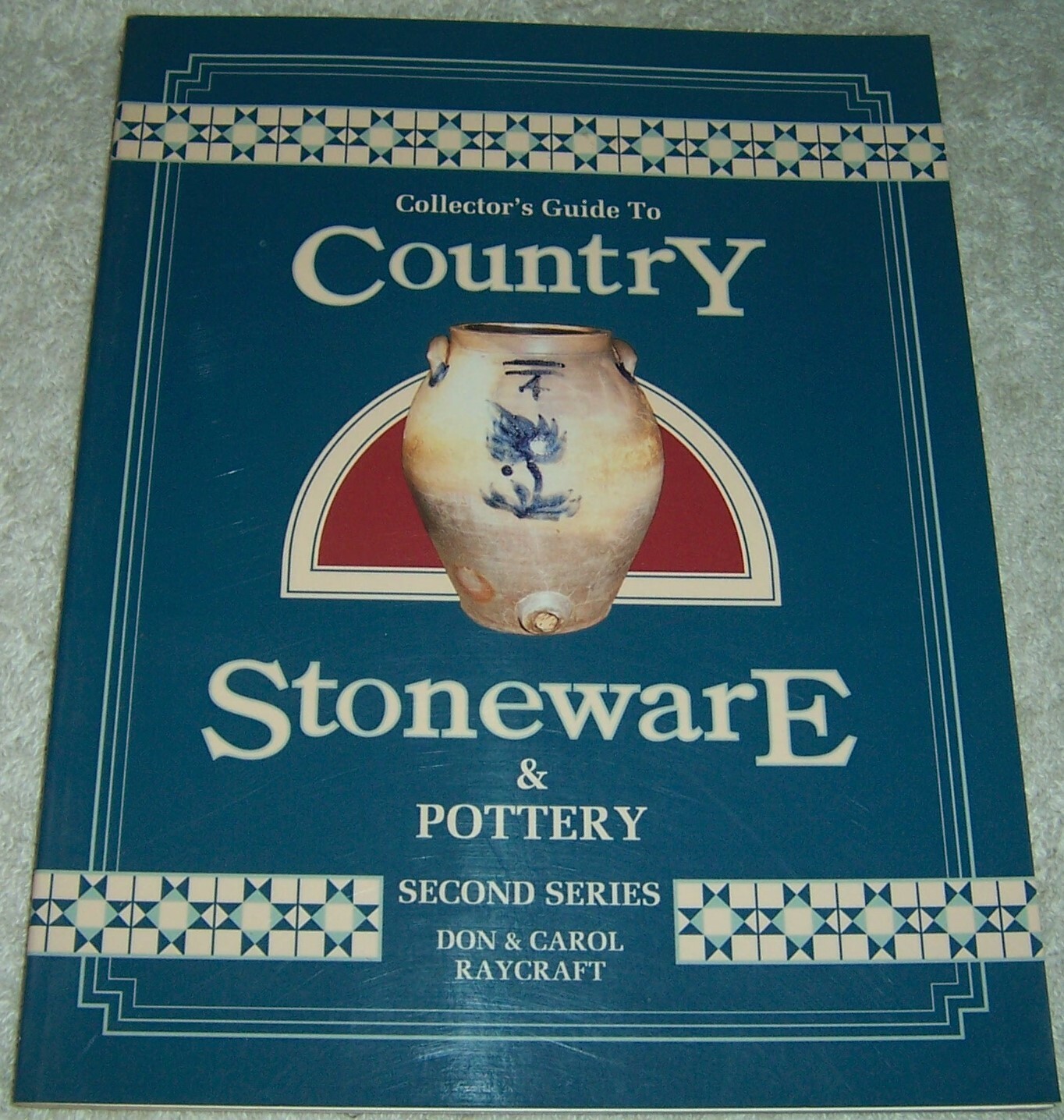 Collector’s Guide to Country Stoneware and Pottery by Don & Carol Raycraft pb