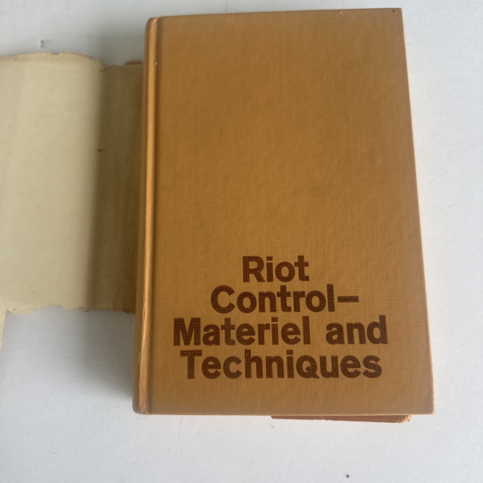 RIOT CONTROL – MATERIEL AND TECHNIQUES REX APPLEGATE STACKPOLE BOOKS HB DJ 1969