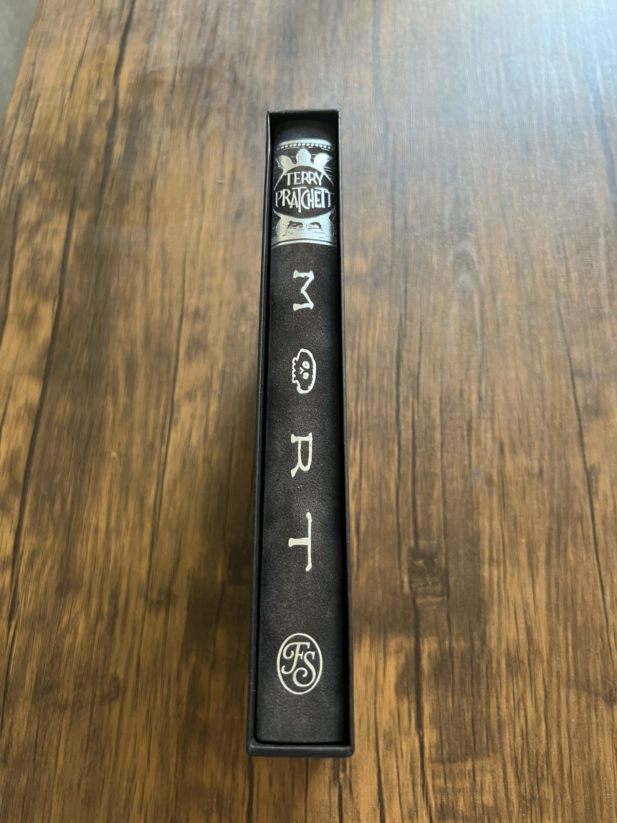 MORT – Discworld Novel by Terry Pratchett Slipcase Folio Society – 1st Printing