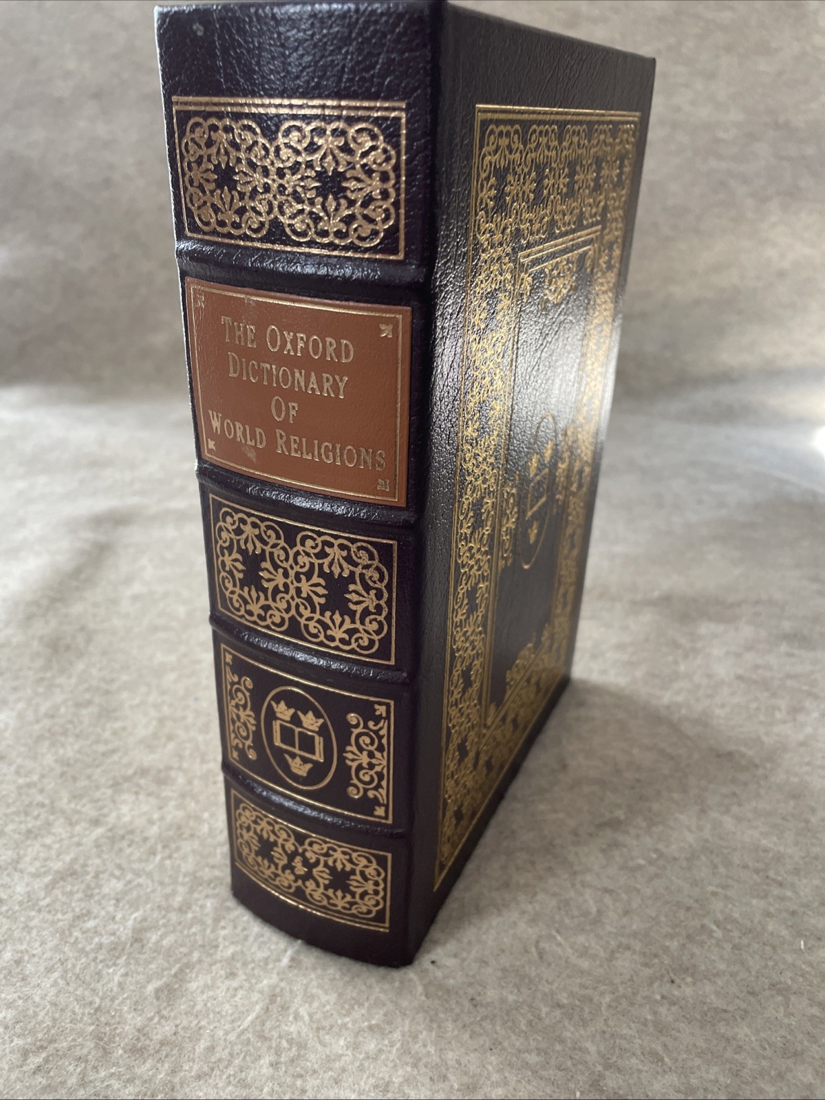 Easton Press The Oxford Dictionary of World Religions NEAR MINT OB