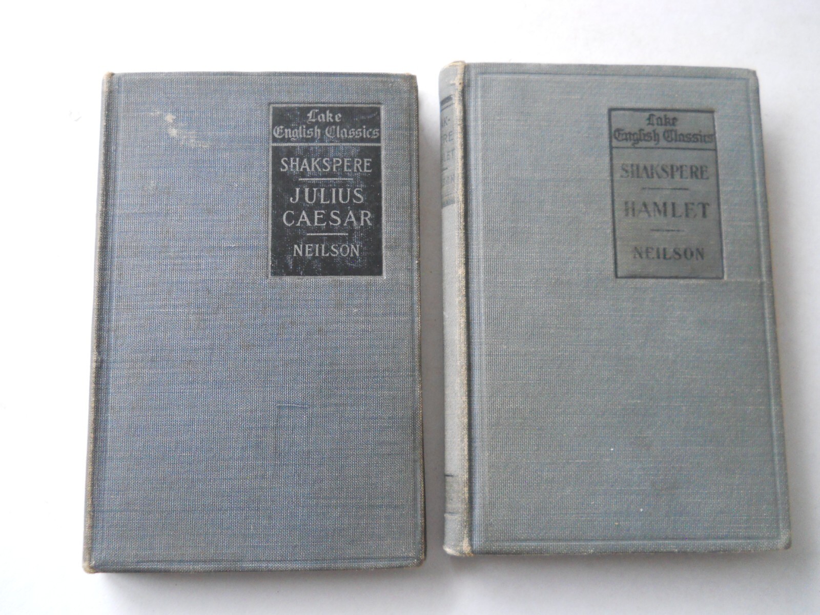 2 SHAKESPEARE ANTIQUE BOOKS HAMLET PRINCE OF DENMARK AND JULIUS CAESAR 1903