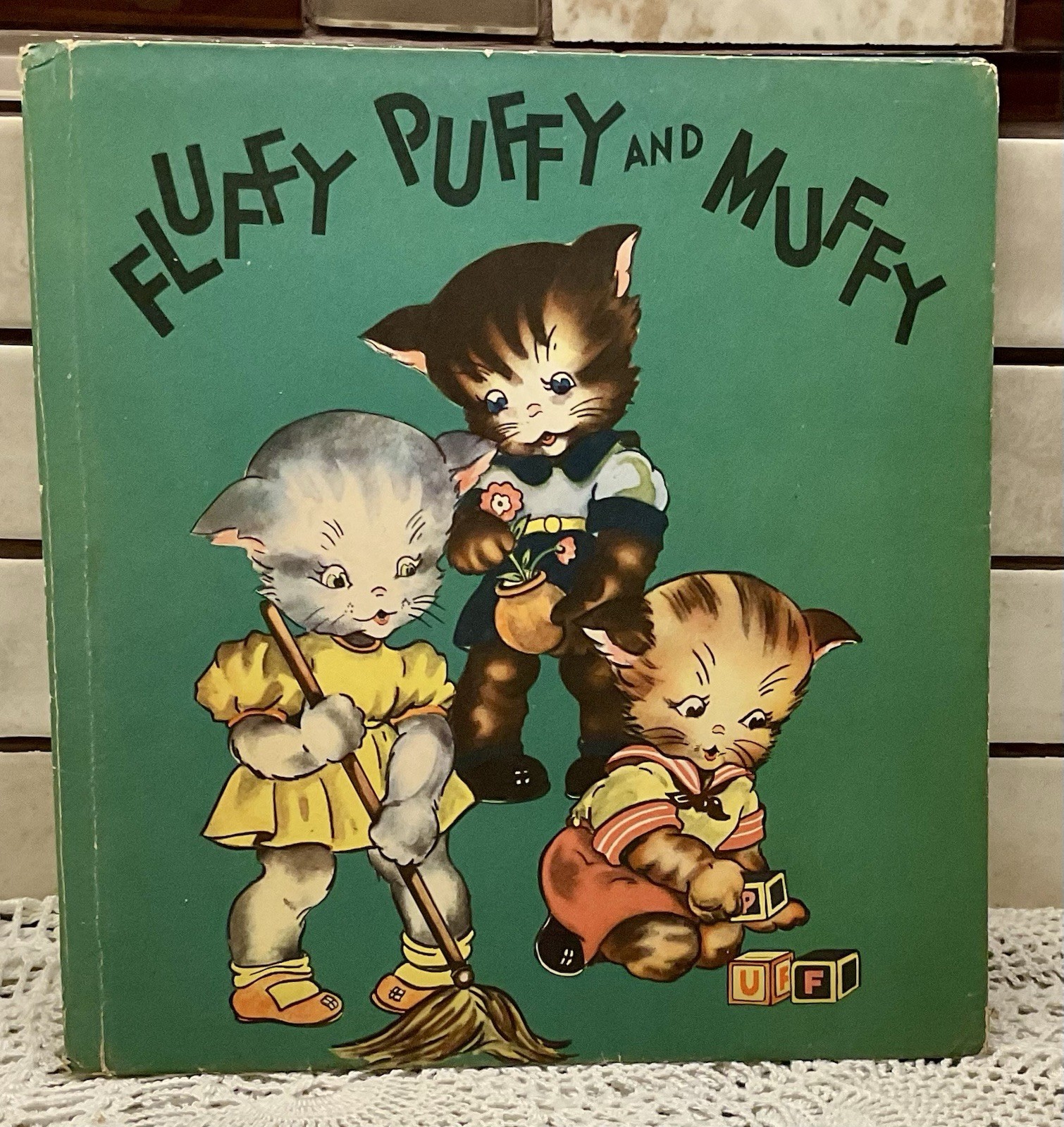 FLUFFY PUFFY AND MUFFY MARGOT VOIGT SAMUEL LOWE 1944 GREAT PICTURES CUTE KITTENS