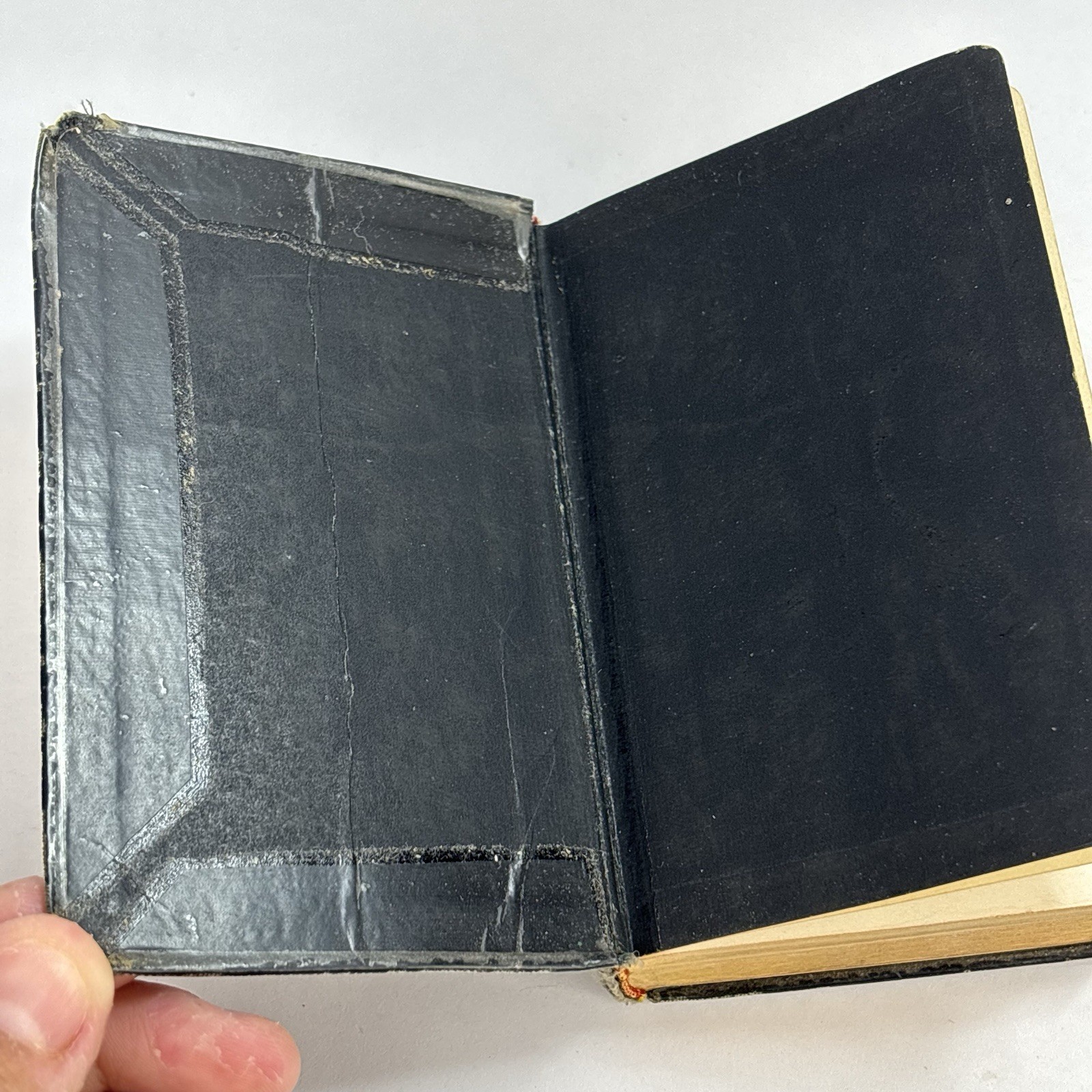 1954 KEY OF HEAVEN A COMPLETE PRAYERBOOK FOR CATHOLICS DEVOTIONS 4.5”x3” READ