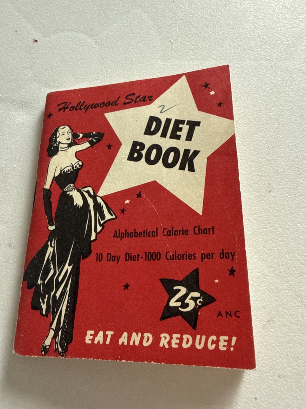 1954 Hollywood Star Diet Book 25¢ Calorie Chart Pin-Up Ephemera 4″ x 3″