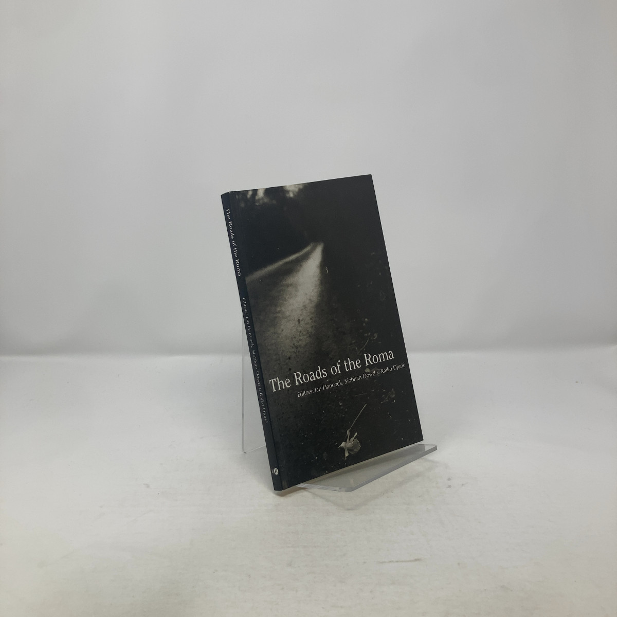 The Roads of the Roma by Ian Hancock, Siobhan Dowd, Rajko Djuric PB First Editio