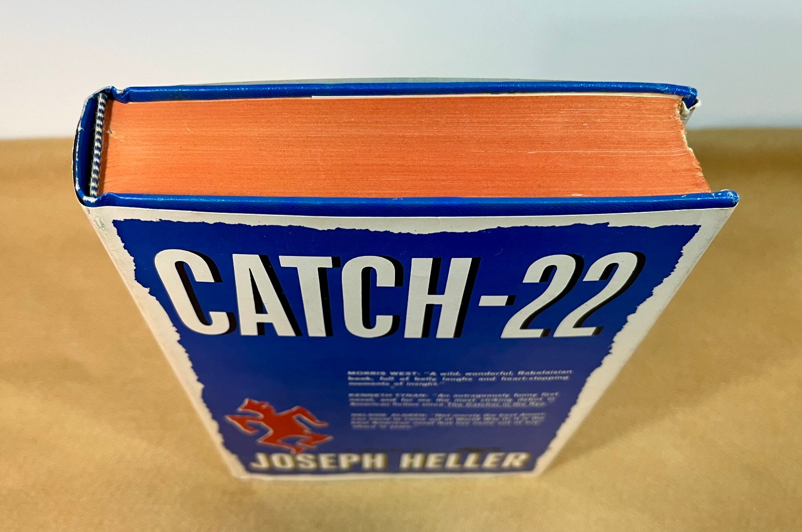 „Catch-22“ – Stunning 1971 Edition – Iconic Paul Bacon Jacket – Collector Grade