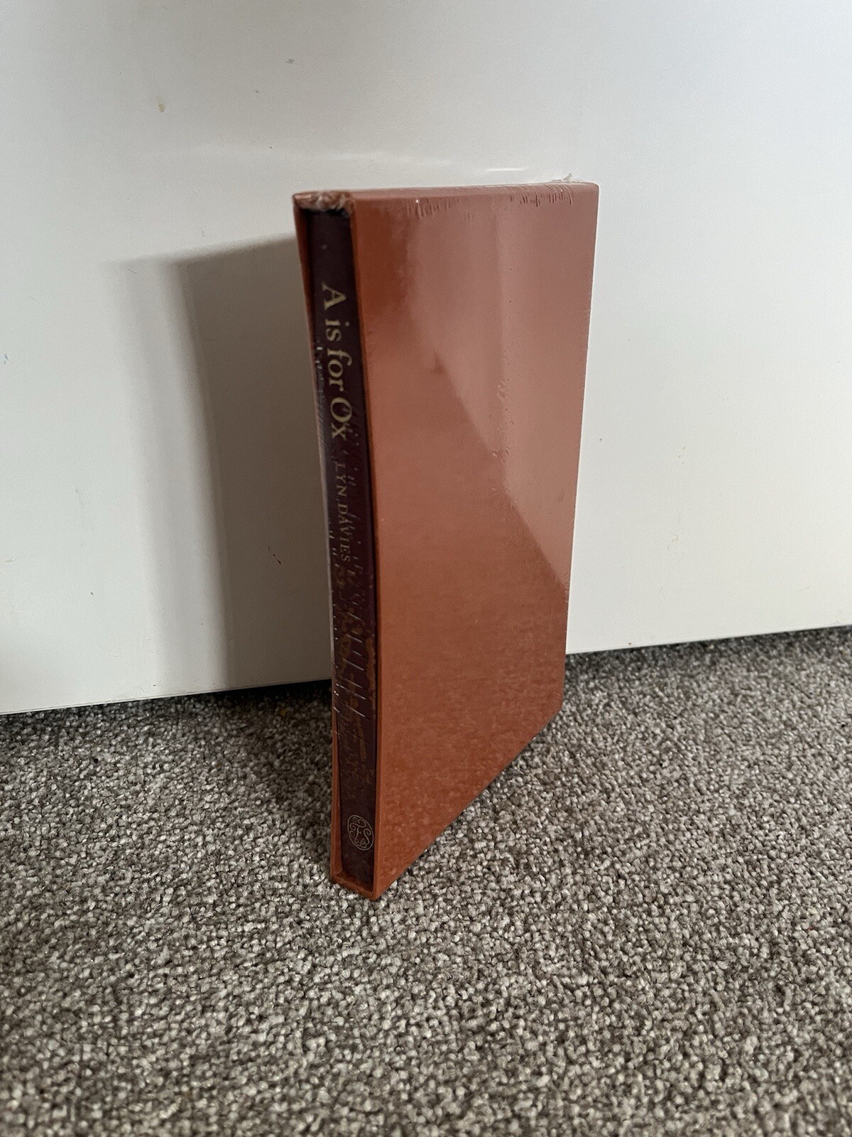 A is for Ox A Short History of the Alphabet Lyn Davies Folio Society BNIP NEW