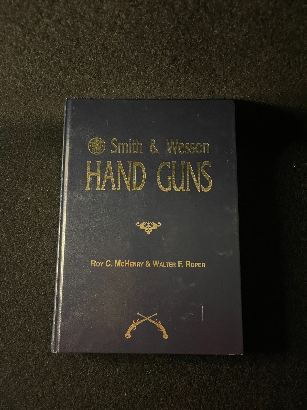 Smith & Wesson Handguns by Roy C McHenry & Walter F Roper (Hardcover) GOOD