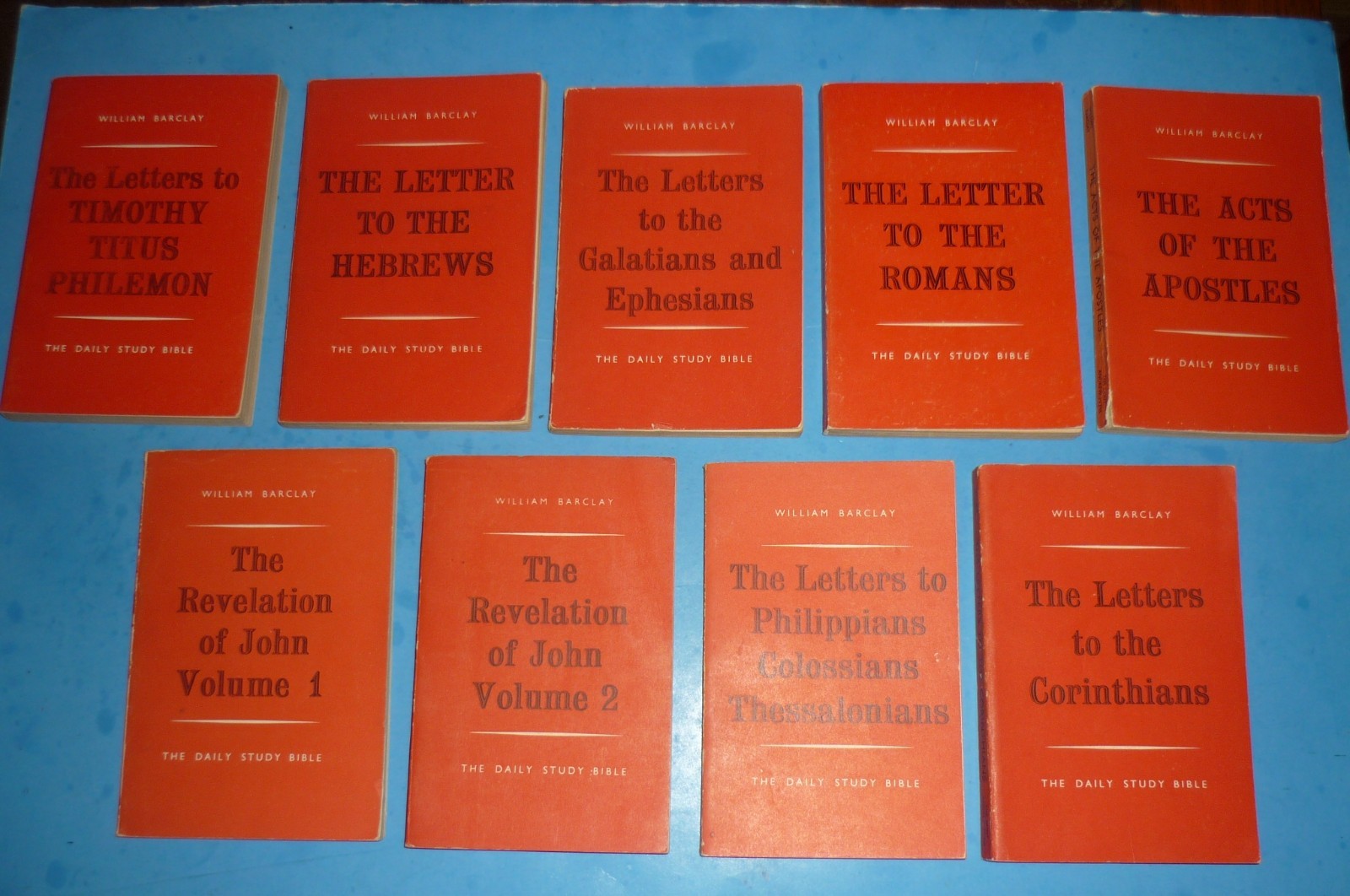 (9) WILLIAM BARCLAY DAILY STUDY BIBLE PAPERBACK BOOK LOT – 1960’s -„THE LETTERS“