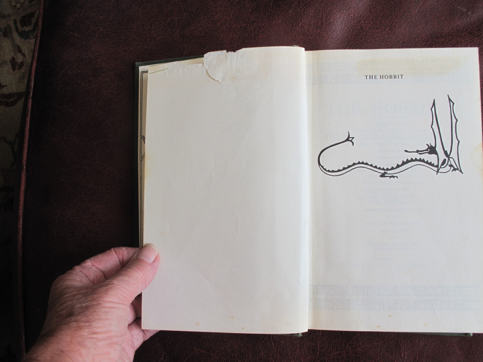 THE HOBBIT – J.R.R. TOLKIEN – 4TH EDITION/5TH IMPRESSION 1985.